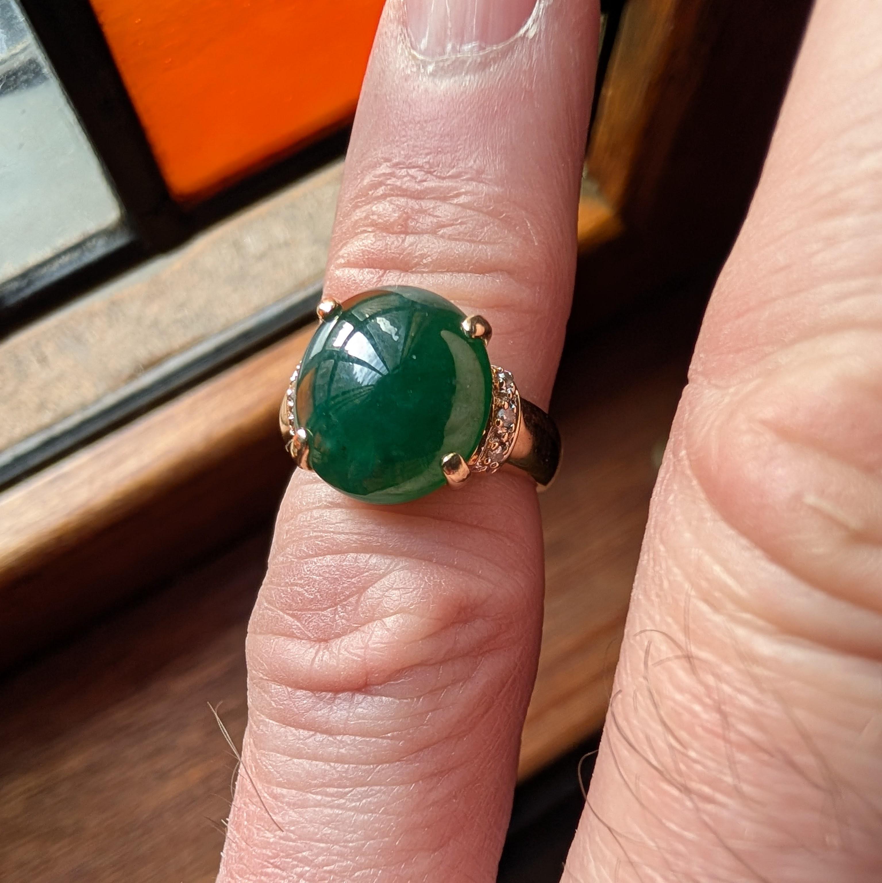 Feiner unbehandelter Omphakit Cui Fei Jade Cabochon Ring mit Diamanten, 10K Gold im Angebot 6