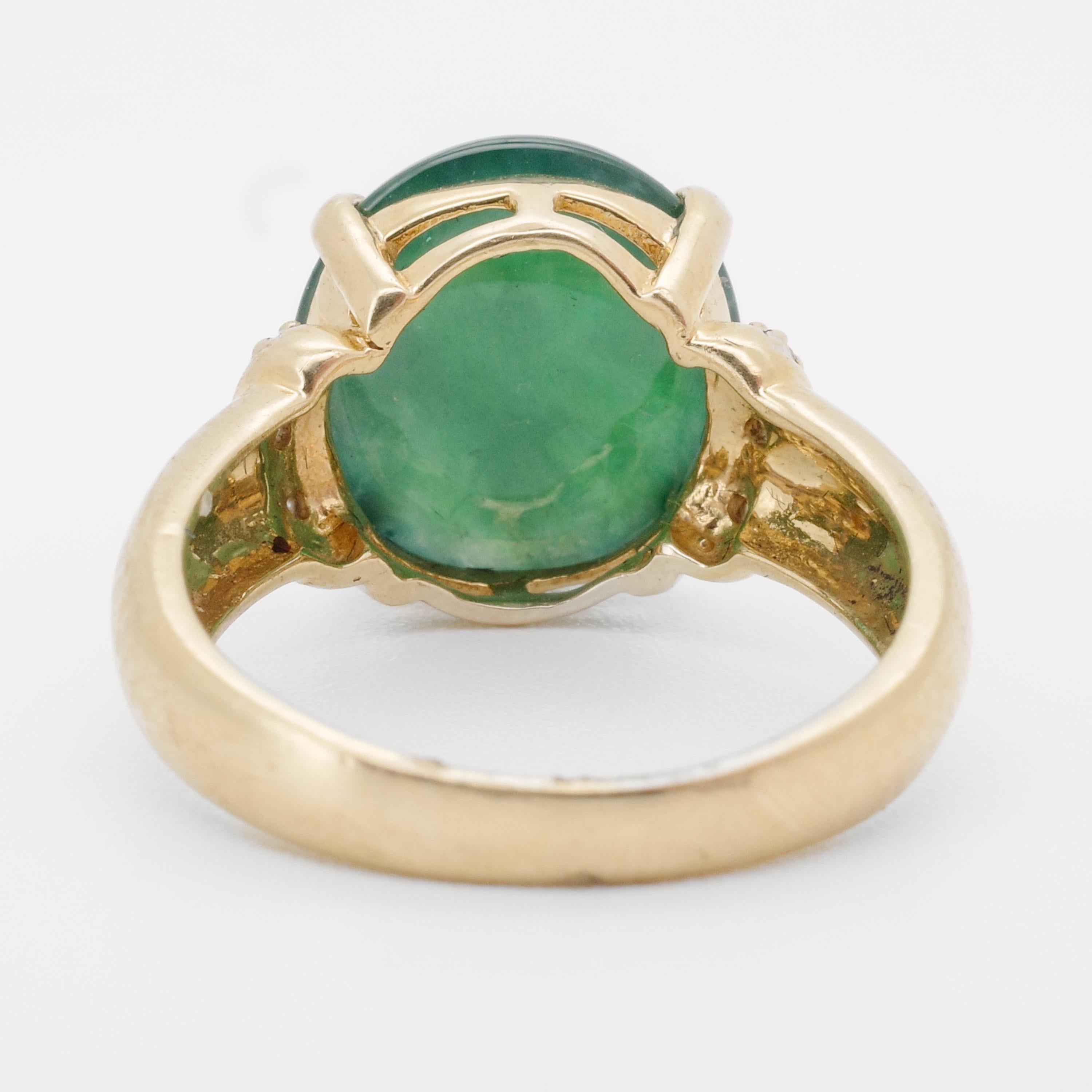 Feiner unbehandelter Omphakit Cui Fei Jade Cabochon Ring mit Diamanten, 10K Gold im Angebot 1