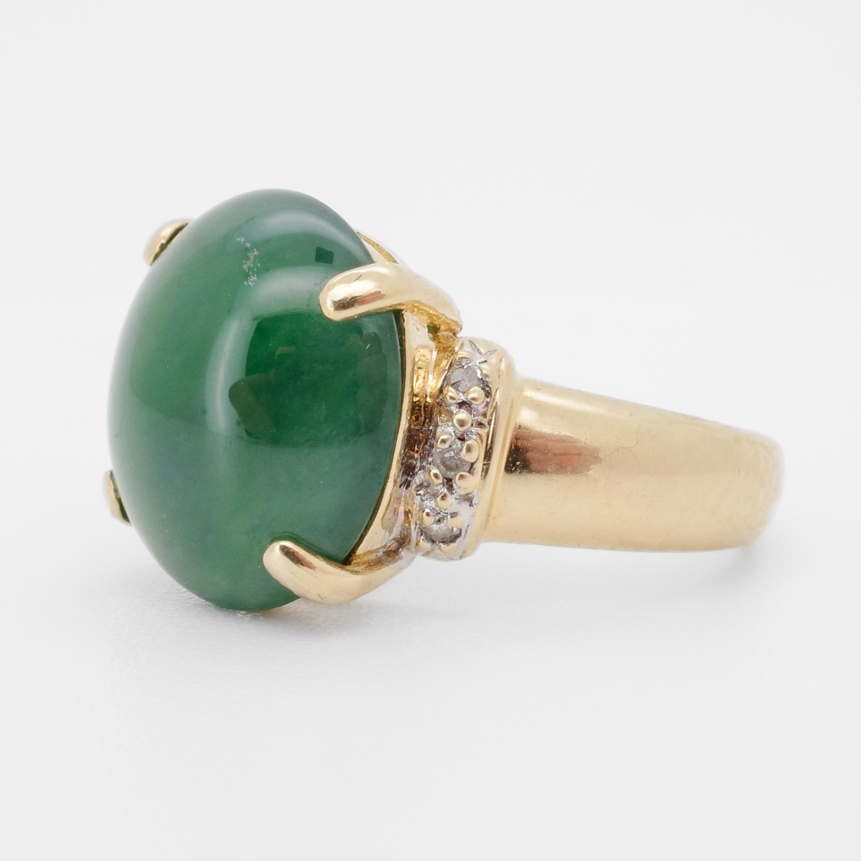 Feiner unbehandelter Omphakit Cui Fei Jade Cabochon Ring mit Diamanten, 10K Gold im Angebot 3