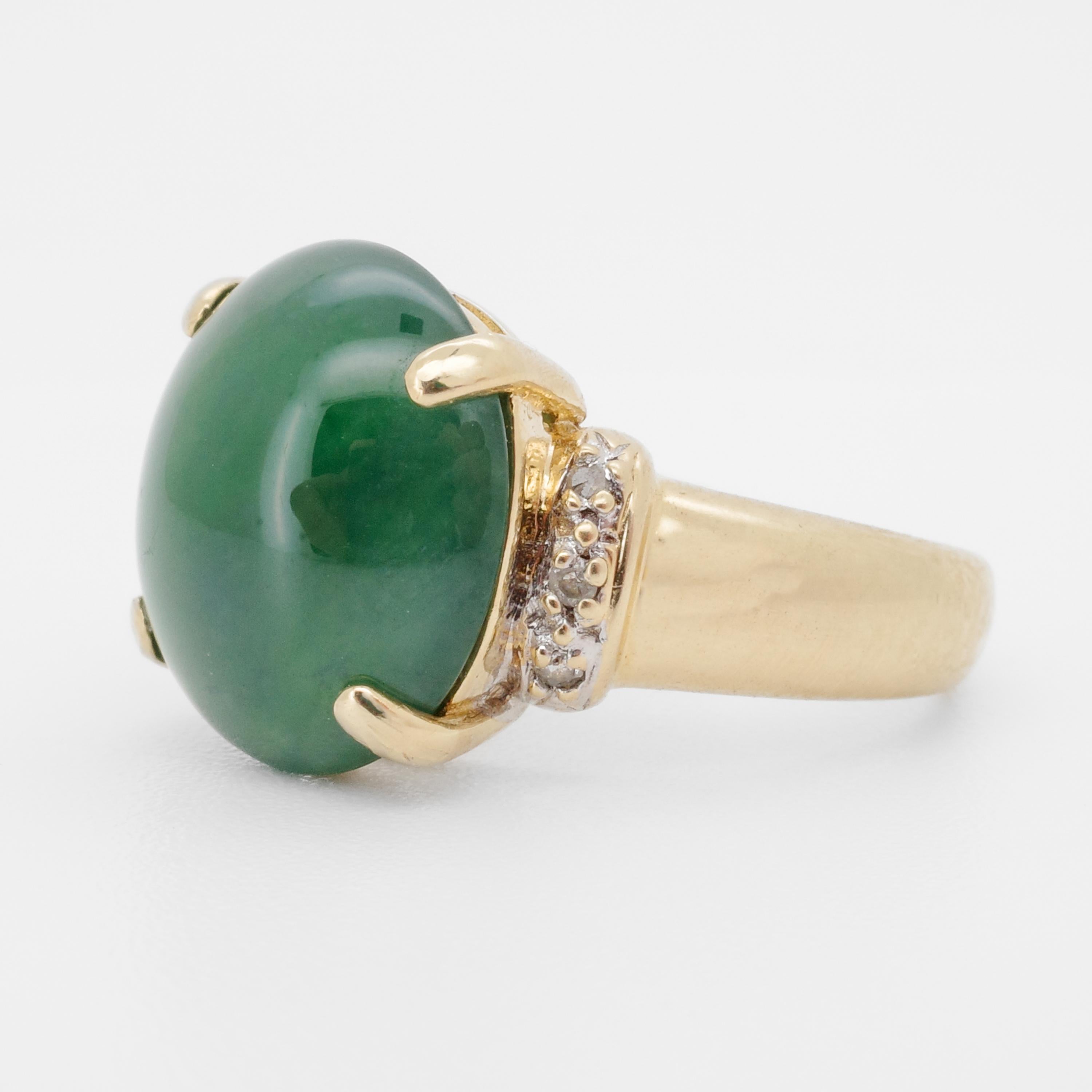 Feiner unbehandelter Omphakit Cui Fei Jade Cabochon Ring mit Diamanten, 10K Gold im Angebot 4