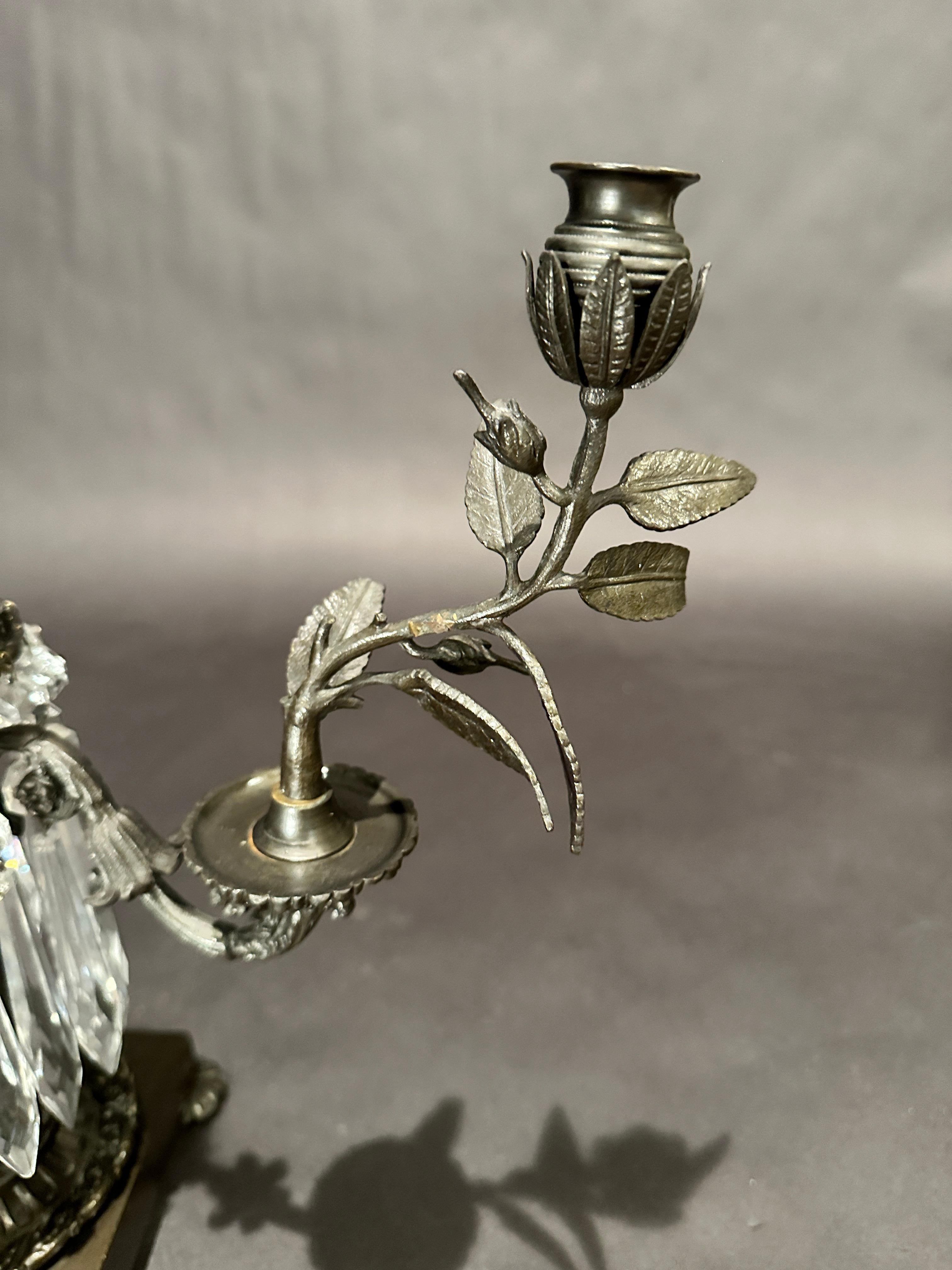 Feine ungewöhnliche Girandole-Kaminuhr aus Bronze (18. Jahrhundert) im Angebot