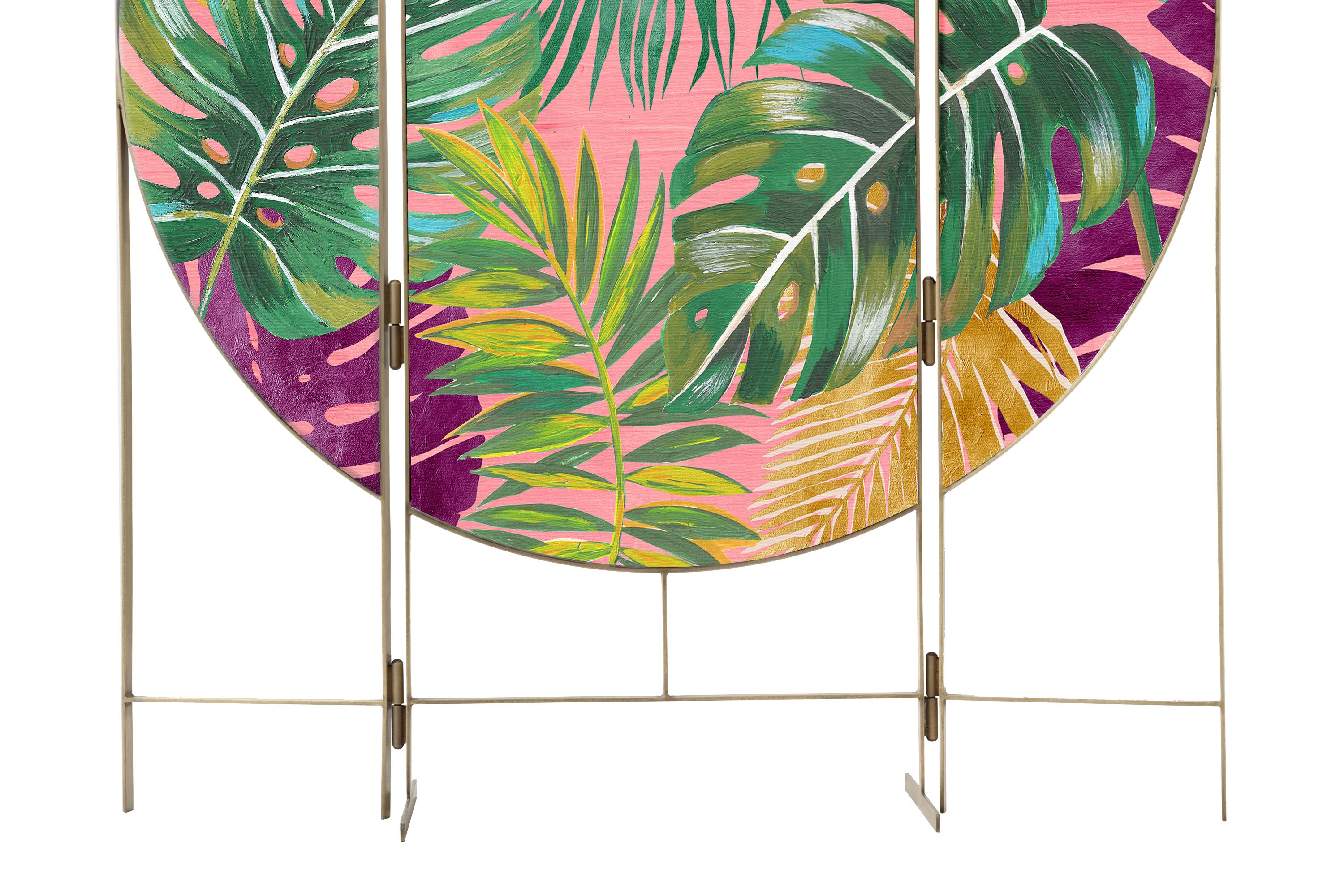 Fine upholstered in Matthew Williamson’s delicate Palm Springs print, which has been exclusively designed for Roome London, the Queenie screen is a statement piece that can be used as a standalone piece of art or as a sophisticated room