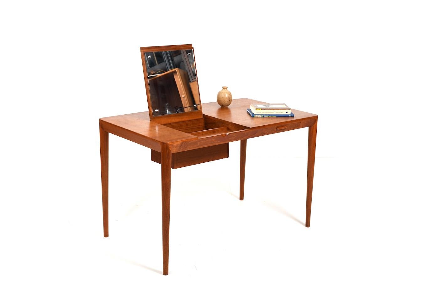Scandinave moderne Table ou bureau de coiffeuse de qualité par Severin Hansen pour Haslev 1958 en vente