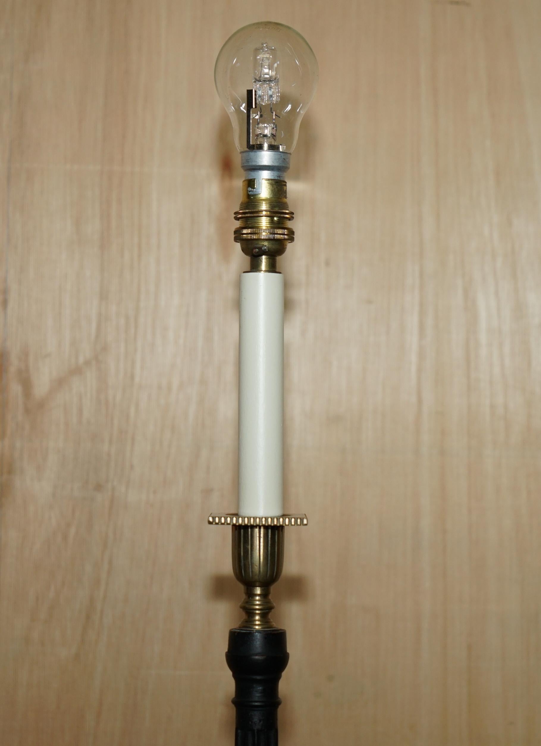 English FINE VAUGHAN FLUTED COLUMN CANDELABRA TABLE LAMP WITH BRONZED FITTINGs For Sale