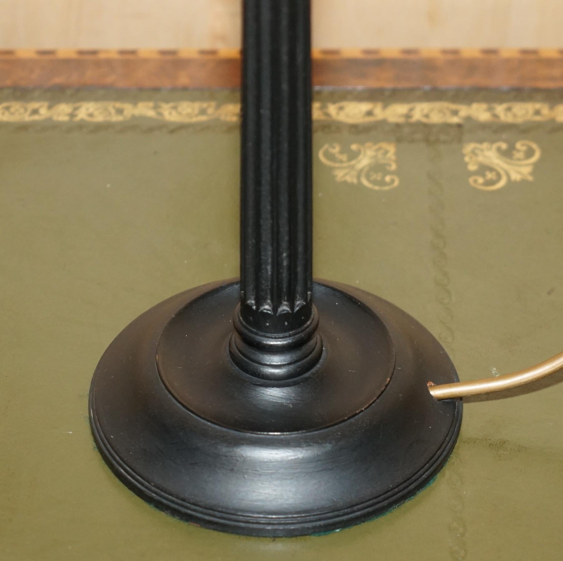 Hand-Crafted FINE VAUGHAN FLUTED COLUMN CANDELABRA TABLE LAMP WITH BRONZED FITTINGs For Sale