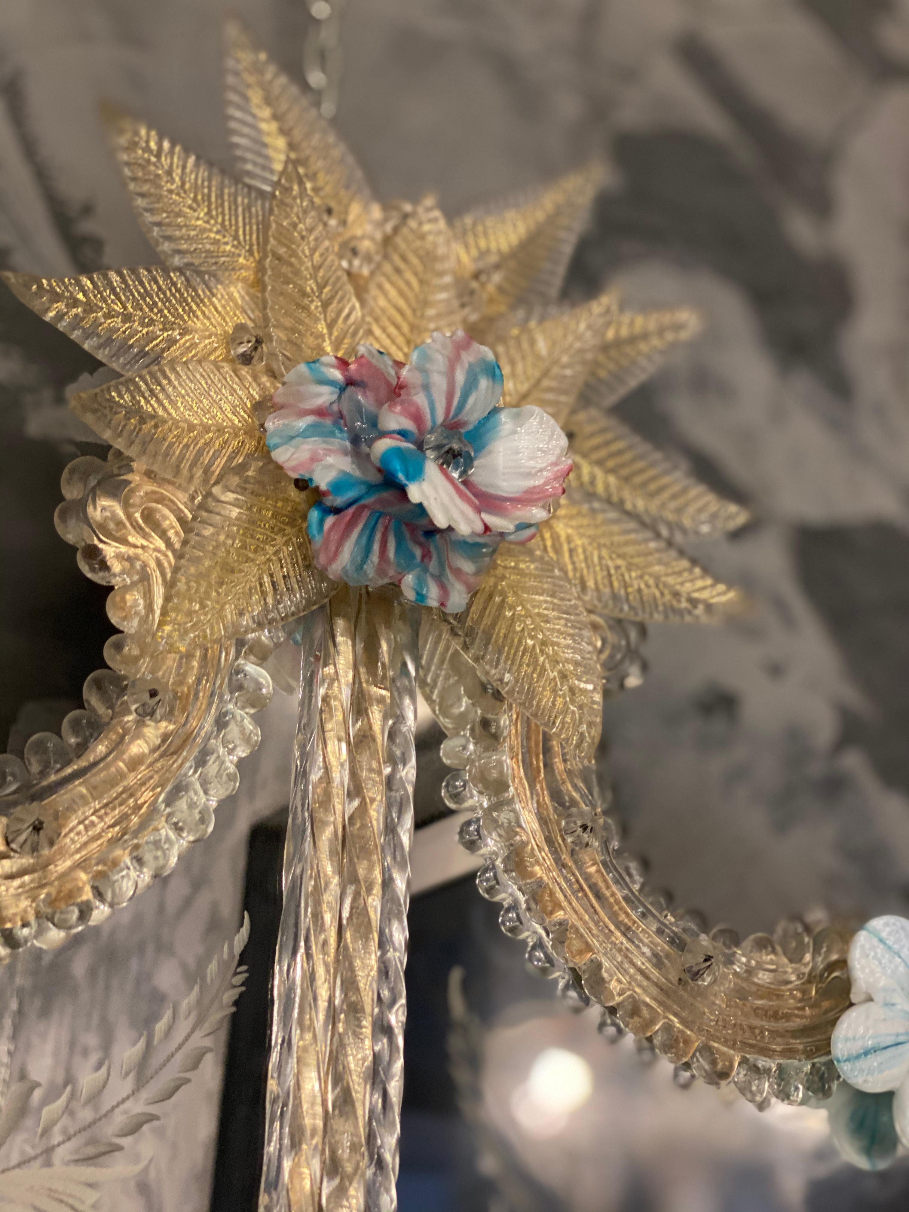 Miroir vénitien en verre de Murano à fleurs bleues en vente 1
