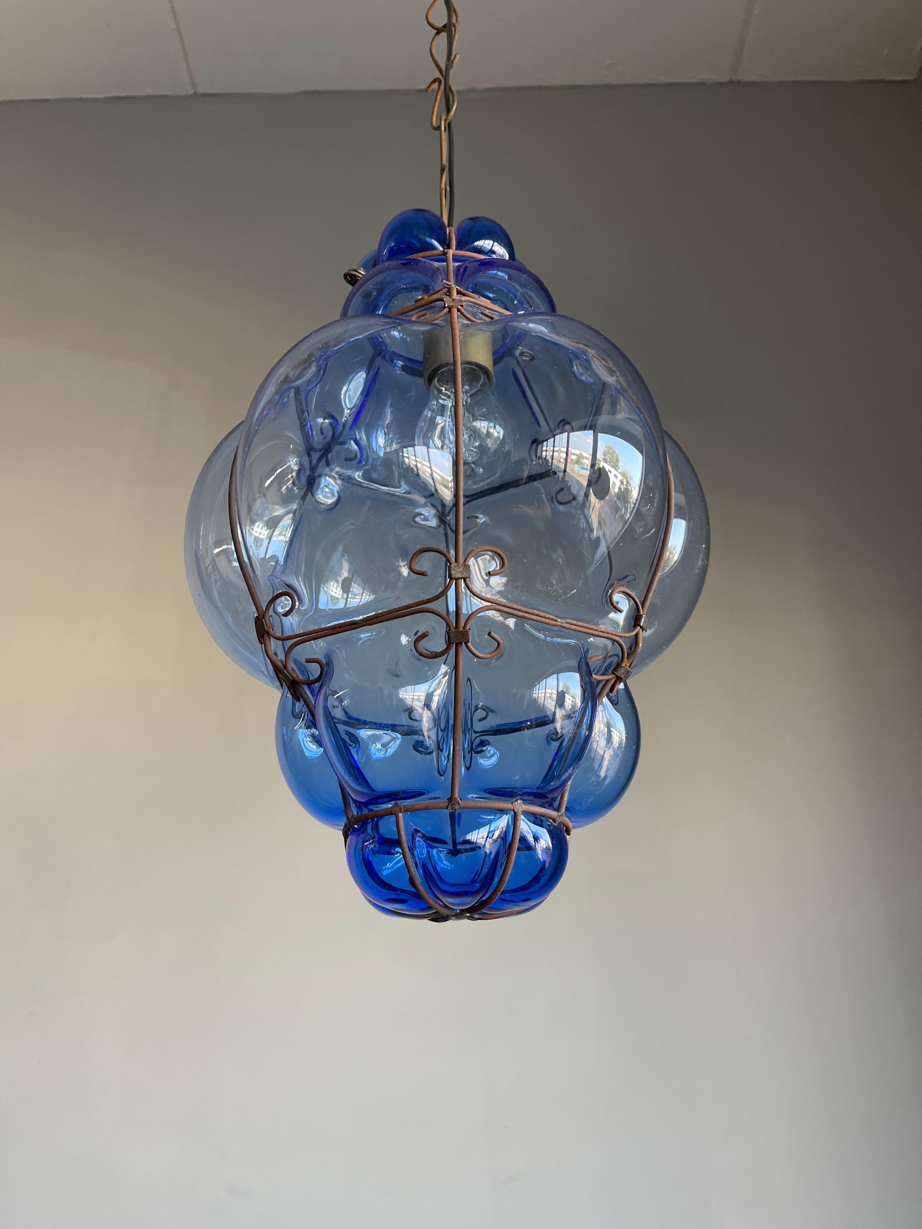 Fine Venetian Murano Pendant Light Mouth Blown Blue Color Smoked Glass in Frame (Lumière pendante en verre fumé soufflé à la bouche) en vente 6