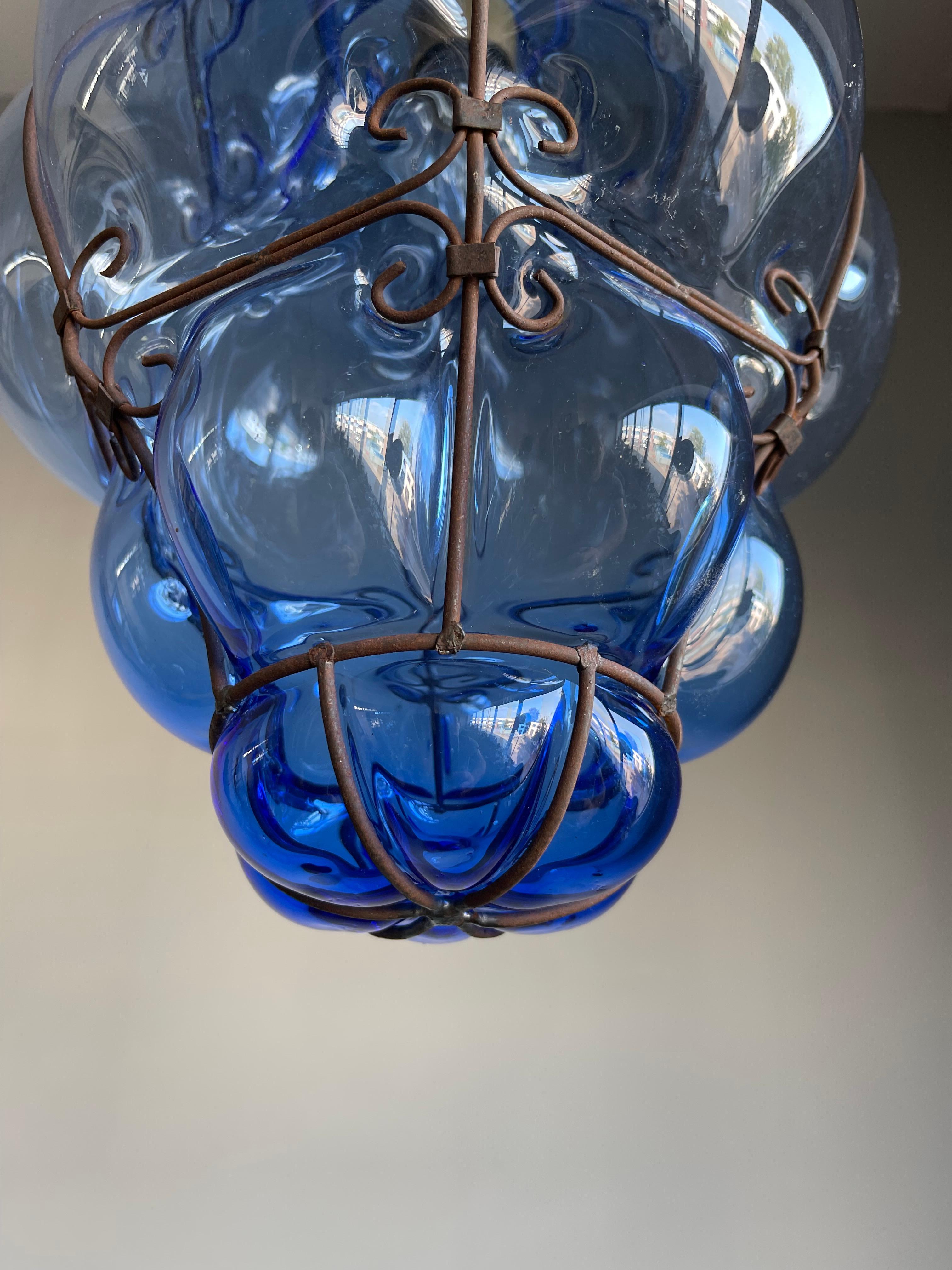 Feine venezianische Murano-Hängelampe aus mundgeblasenem, blauem Rauchglas in Rahmen im Angebot 11