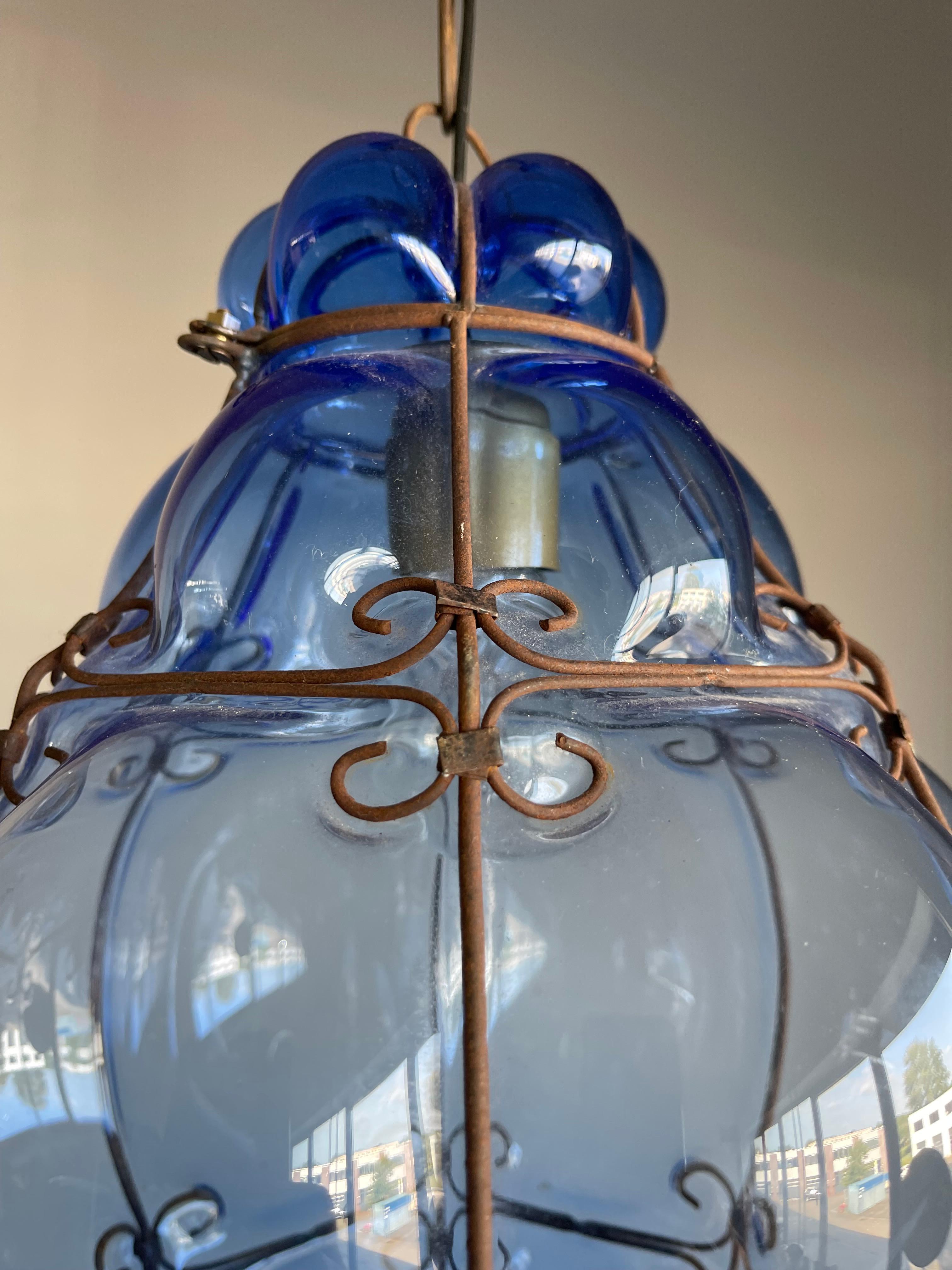 Fina Lámpara Colgante Veneciana de Murano Boca Soplada Color Azul Vidrio Ahumado en Marco 11