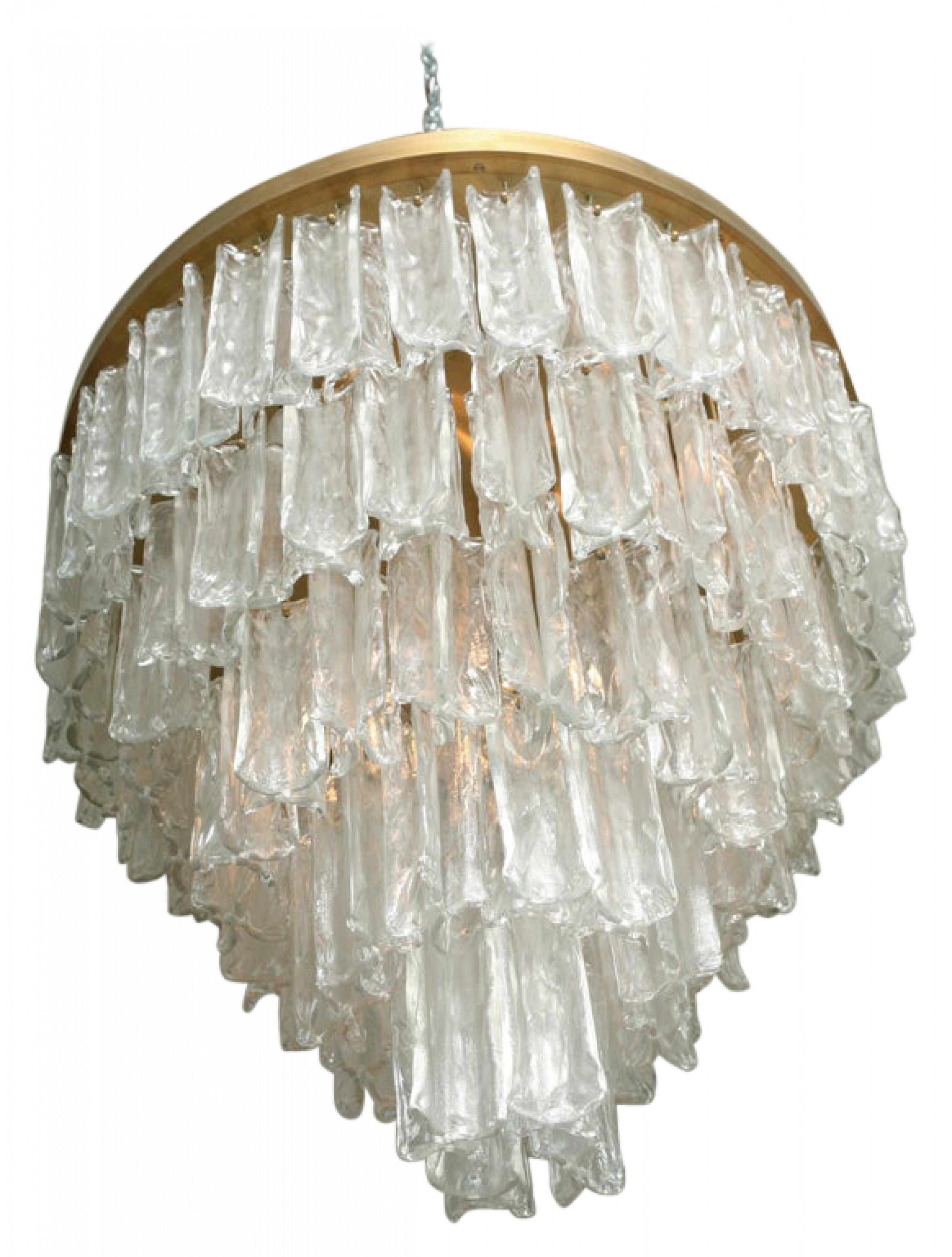 Fine Venini Handblown Glass and Brass Chandelier In Good Condition For Sale In New York, NY