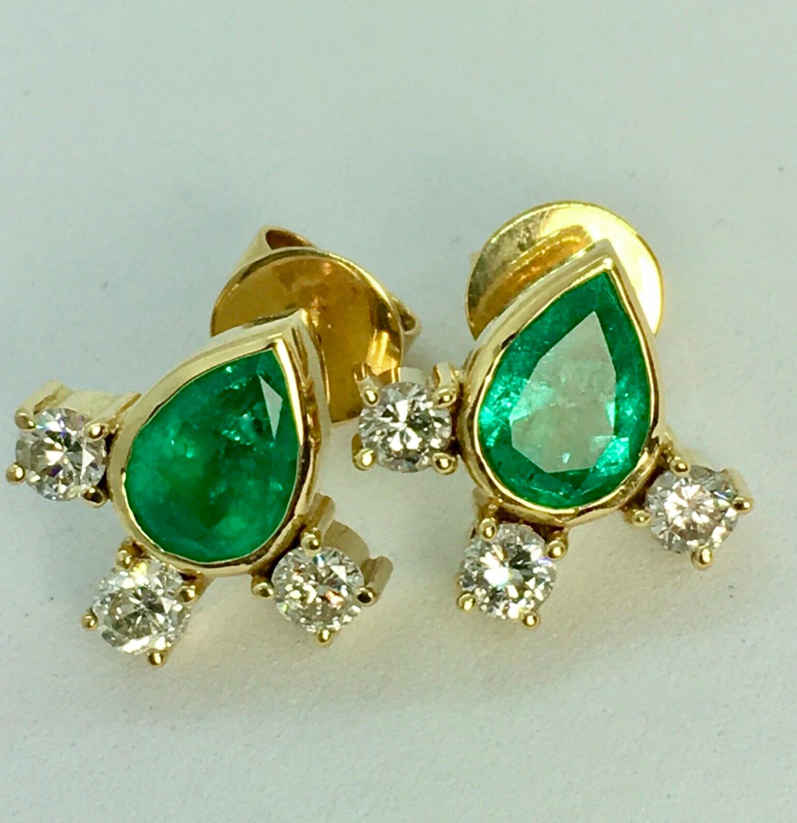 Stunning a pair of 4.20 carat Colombian Emeralds diamond of gem quality! Stud Earrings 18K Yellow Gold
Natural Colombian Emerald Pear Cut Vibrant Medium Green Color
Total Emerald Weight 3.00 carat
Total Diamond Weight 1.20 carats (H/SI1)
Style