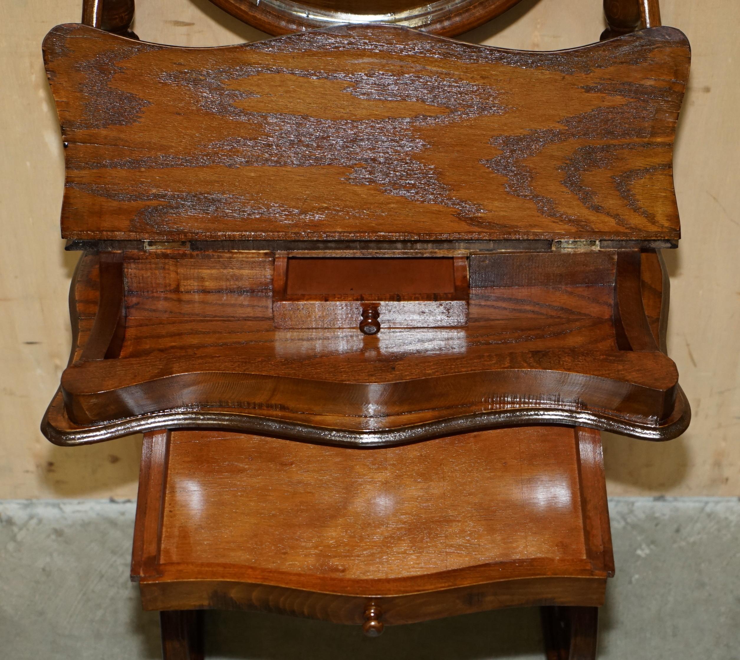 FiNE MESA PARA VESTIR VICTORIANA DE MADERA BATIDA ESTAMPADA EN THONET Y TABURETE AJUSTABLE EN ALTURA en venta 2