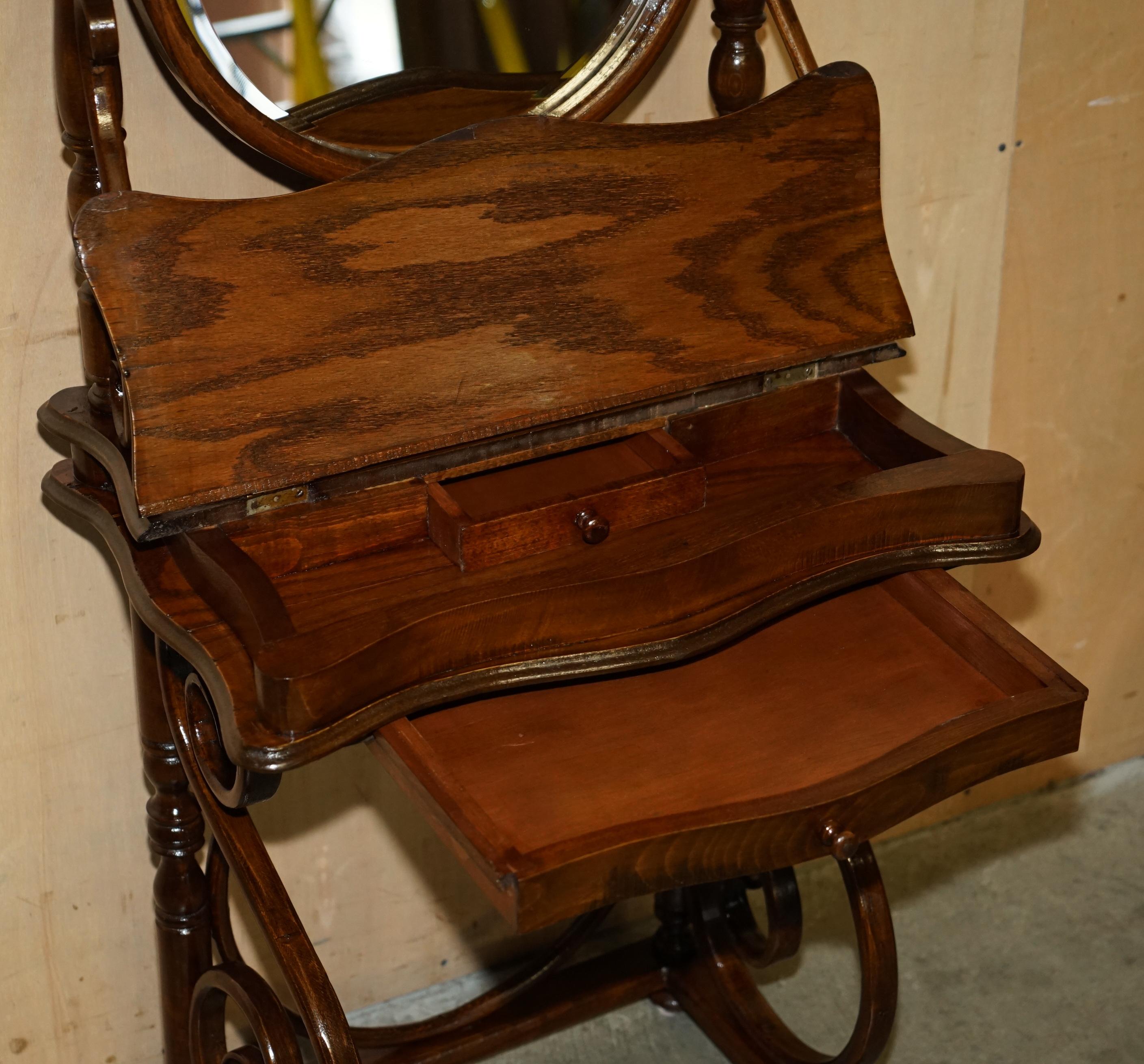 FiNE MESA PARA VESTIR VICTORIANA DE MADERA BATIDA ESTAMPADA EN THONET Y TABURETE AJUSTABLE EN ALTURA en venta 3