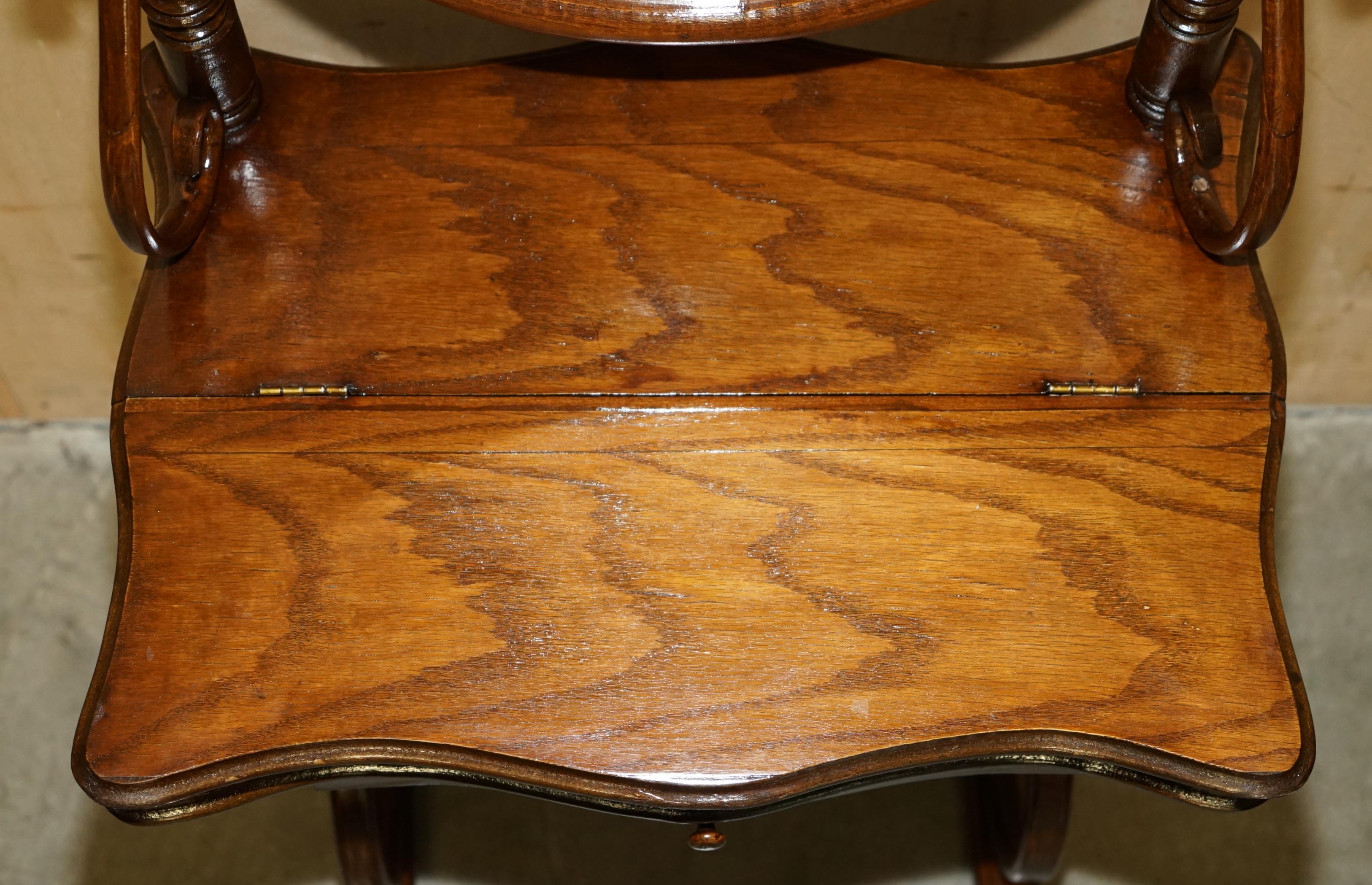 FiNE MESA PARA VESTIR VICTORIANA DE MADERA BATIDA ESTAMPADA EN THONET Y TABURETE AJUSTABLE EN ALTURA en Bueno estado para la venta en West Sussex, Pulborough