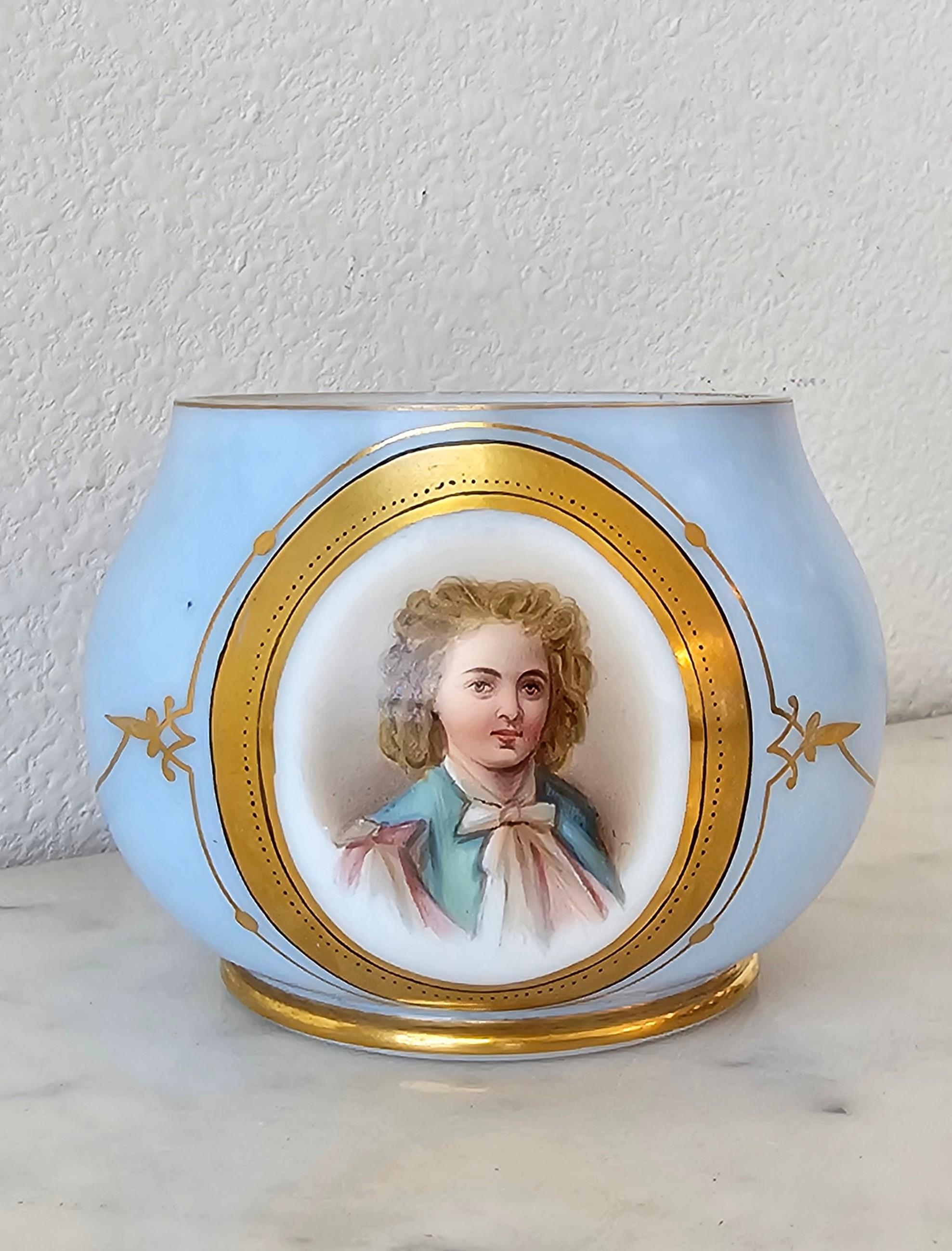Fine Victorian Blue Opaline Glass Antique Dresser Cachepot Table Bowl en vente 4