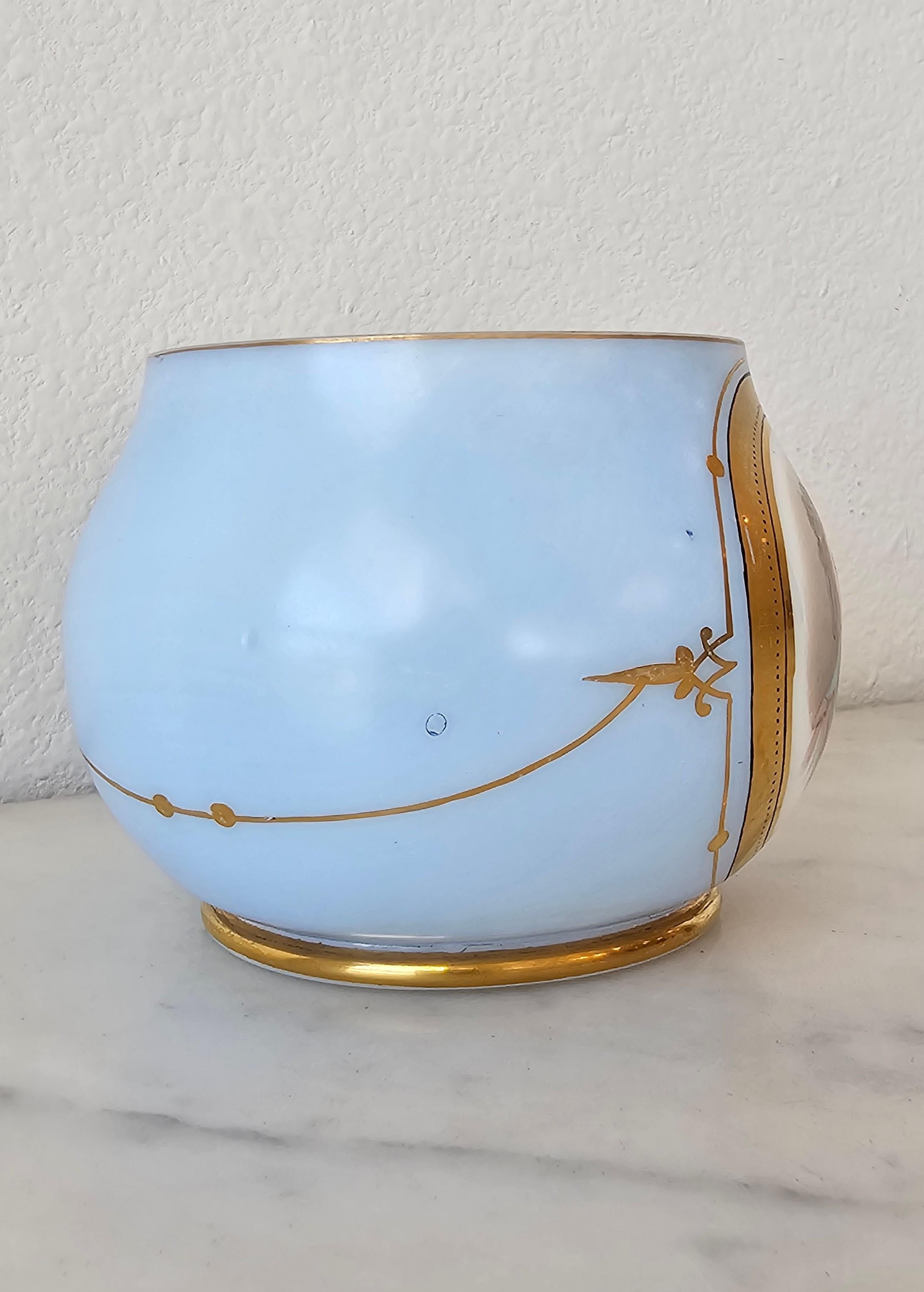 Verre opalin Fine Victorian Blue Opaline Glass Antique Dresser Cachepot Table Bowl en vente