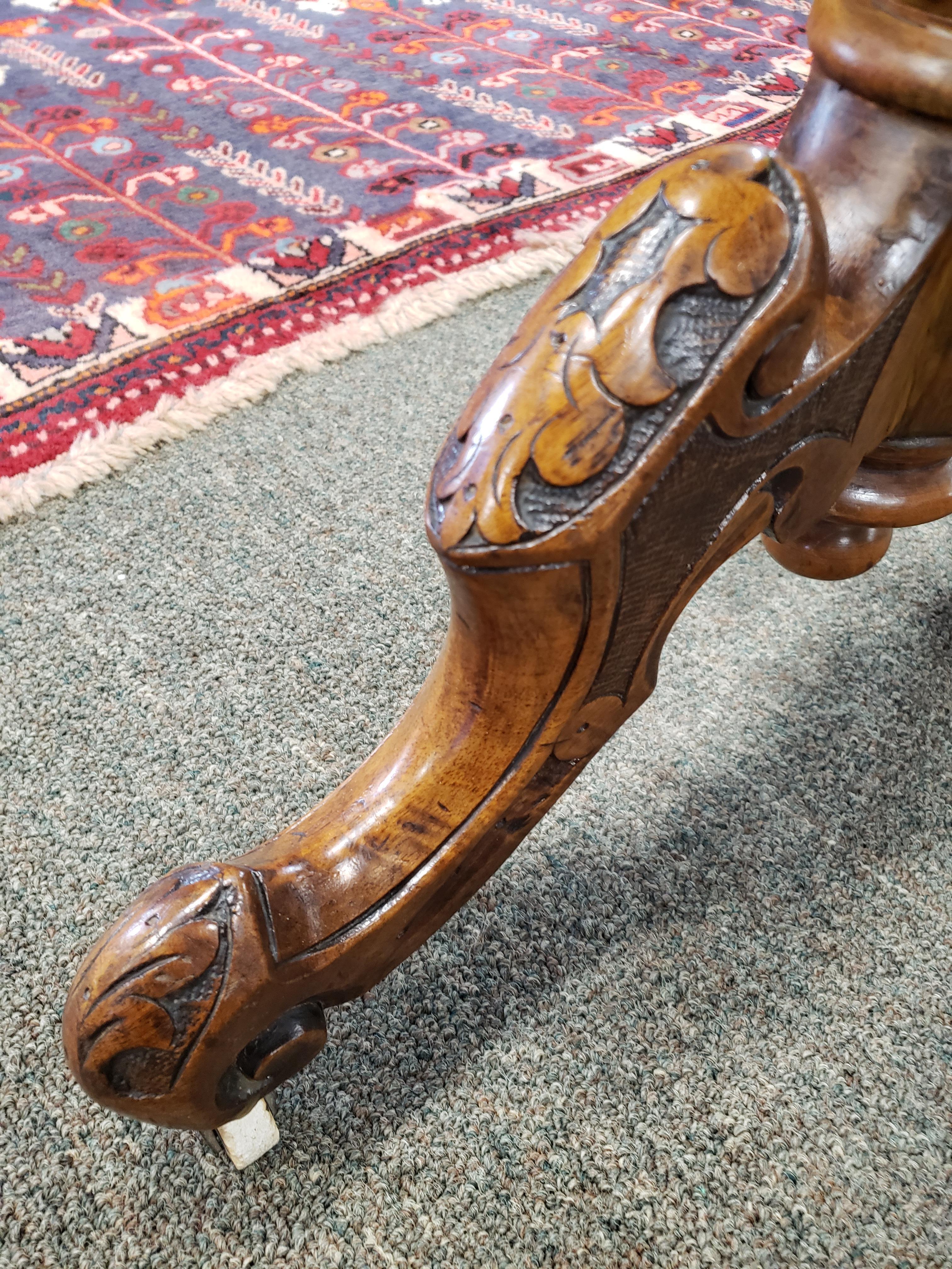 Fine Victorian Burl Walnut Kidney Desk 4