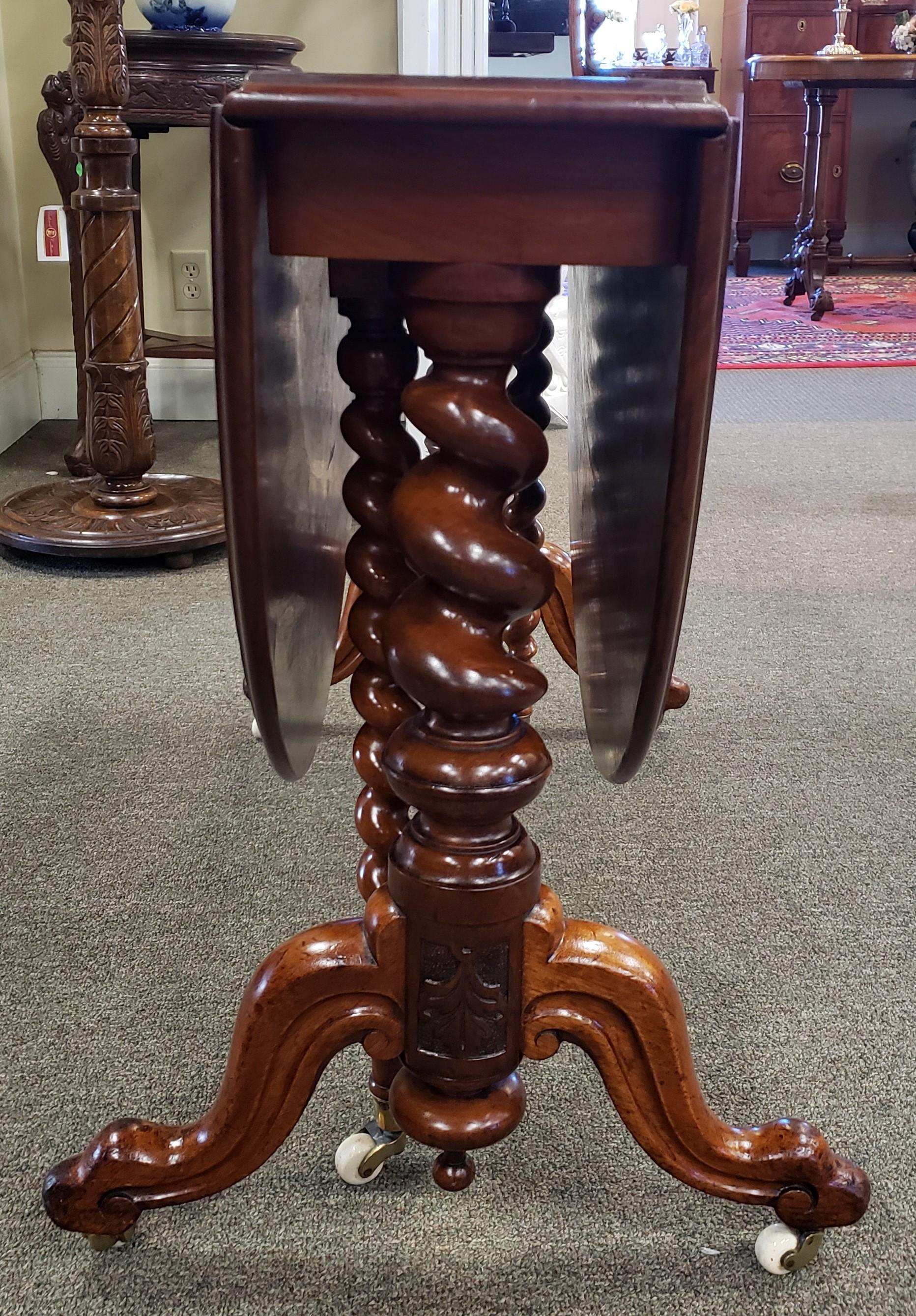Fine Victorian Burl Walnut Sutherland Table In Good Condition For Sale In Pawleys Island, SC