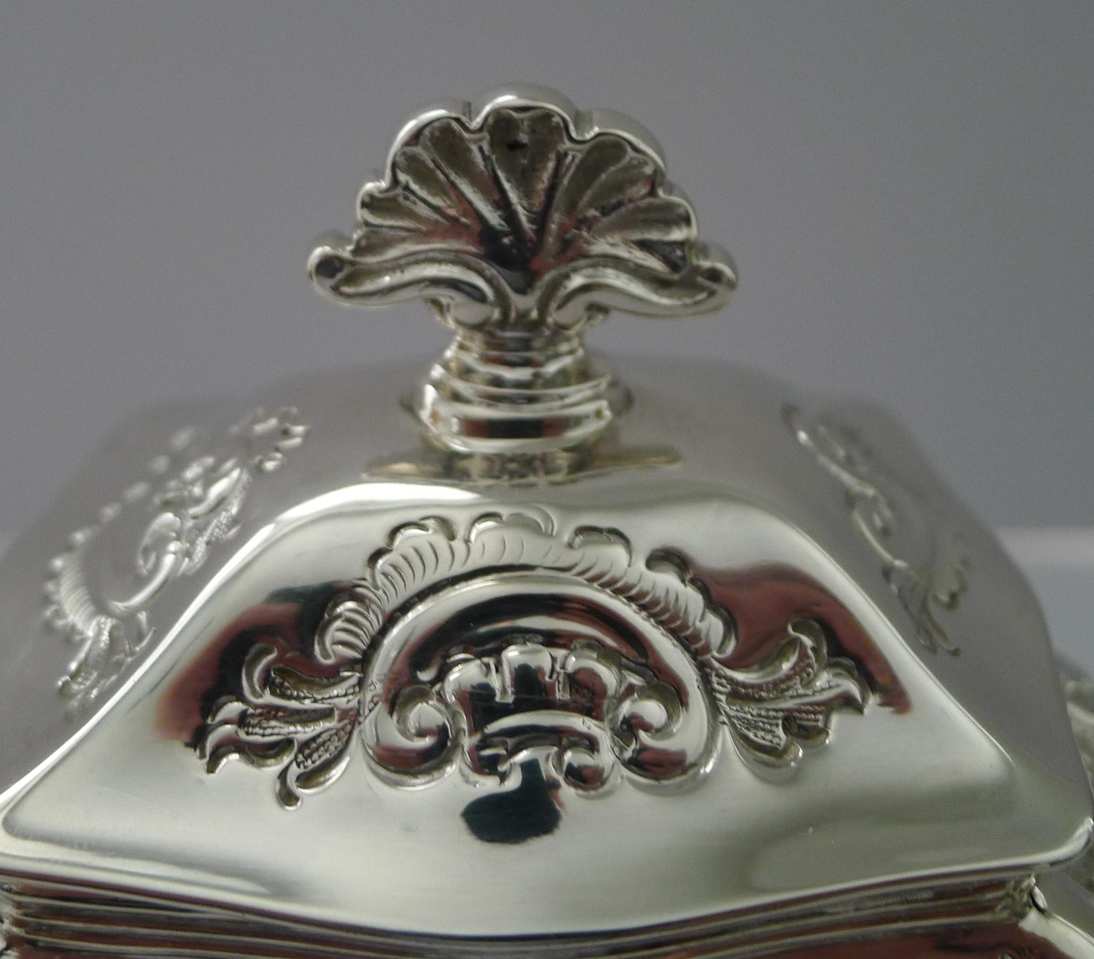 Feine viktorianische Englisch massiv / Sterling Silber Tea Caddy - 1896 im Zustand „Gut“ im Angebot in Bath, GB