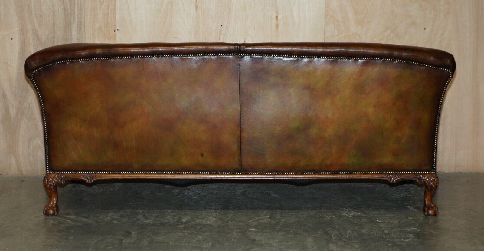Fine Victorian Howard & Son's Claw & Ball Feet Brown Leather Chesterfield Sofa For Sale 10