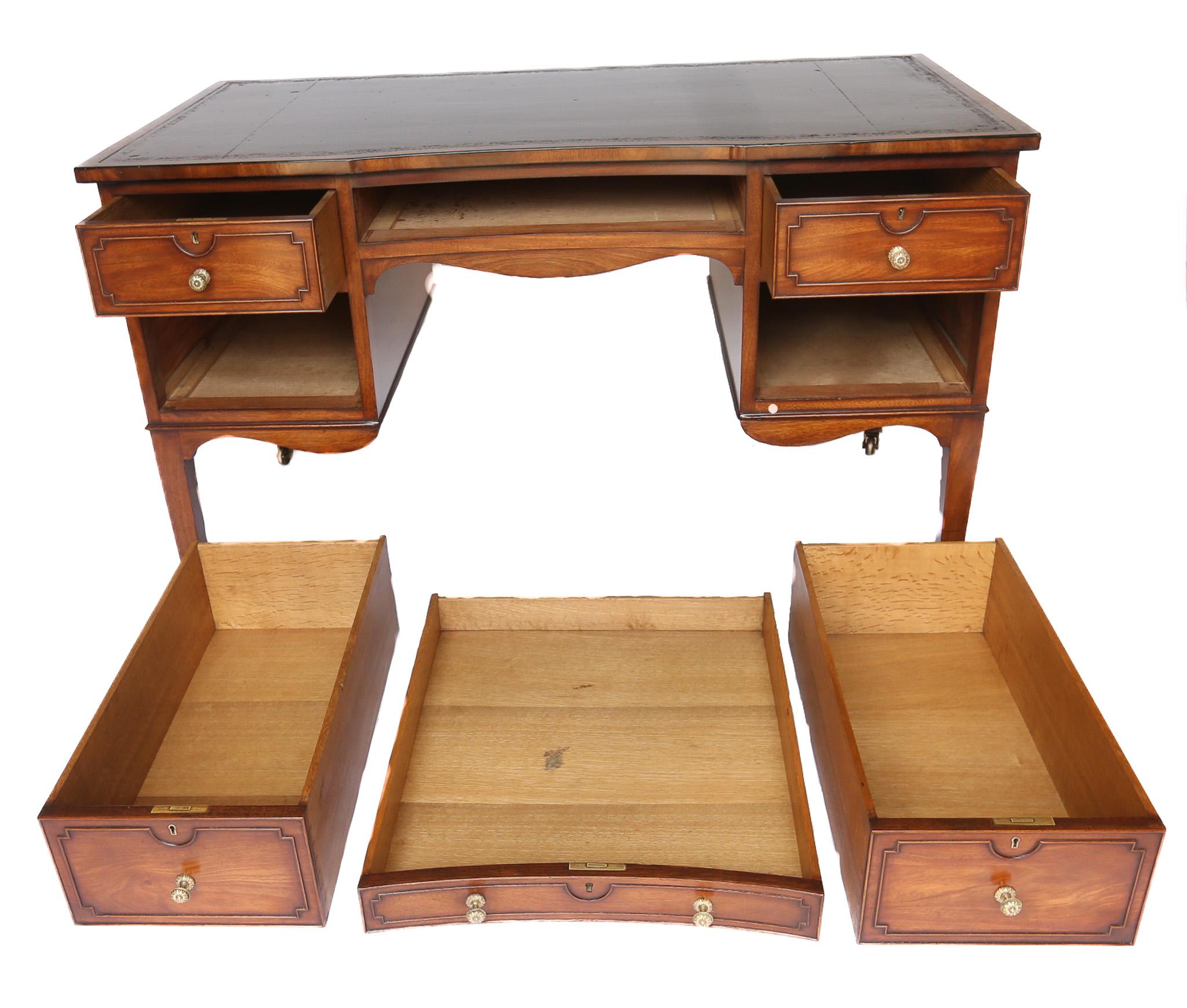 British Fine Victorian Mahogany Centre 5 Drawer Kneehole desk, c.1880s For Sale