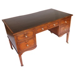 Fine Victorian Mahogany Centre 5 Drawer Kneehole desk, c.1880s