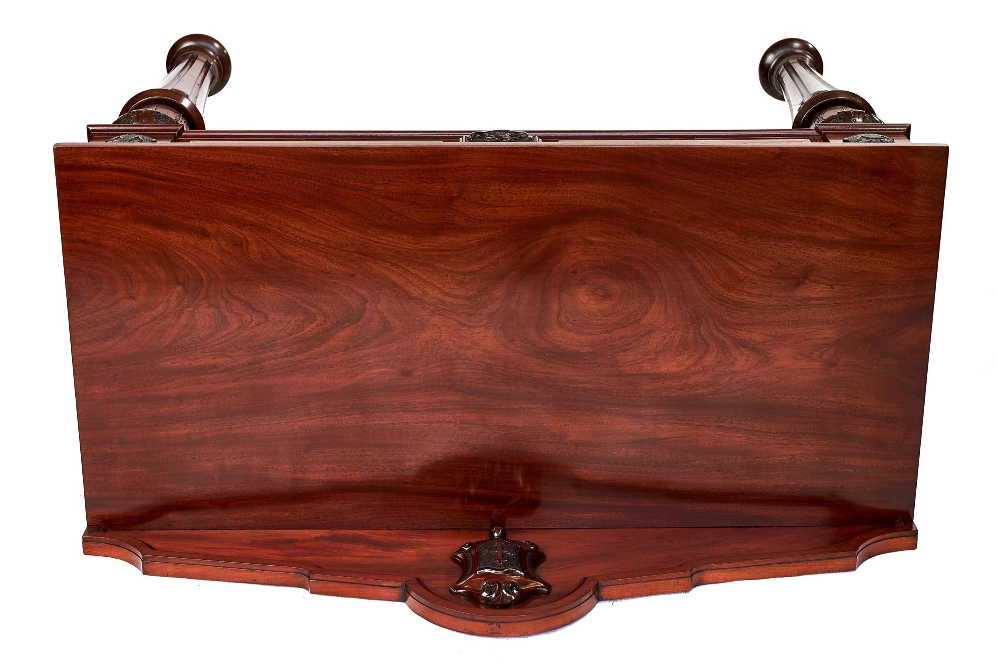 Fine Victorian Mahogany Hall /serving table with Armorial shields In Good Condition For Sale In Dereham, GB