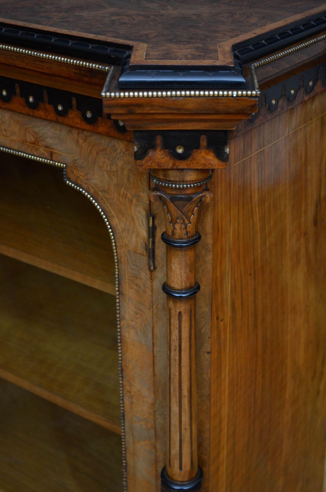 Fine Victorian Music Cabinet Bookcase in Walnut (Cabinet de musique victorien, bibliothèque en noyer) en vente 6