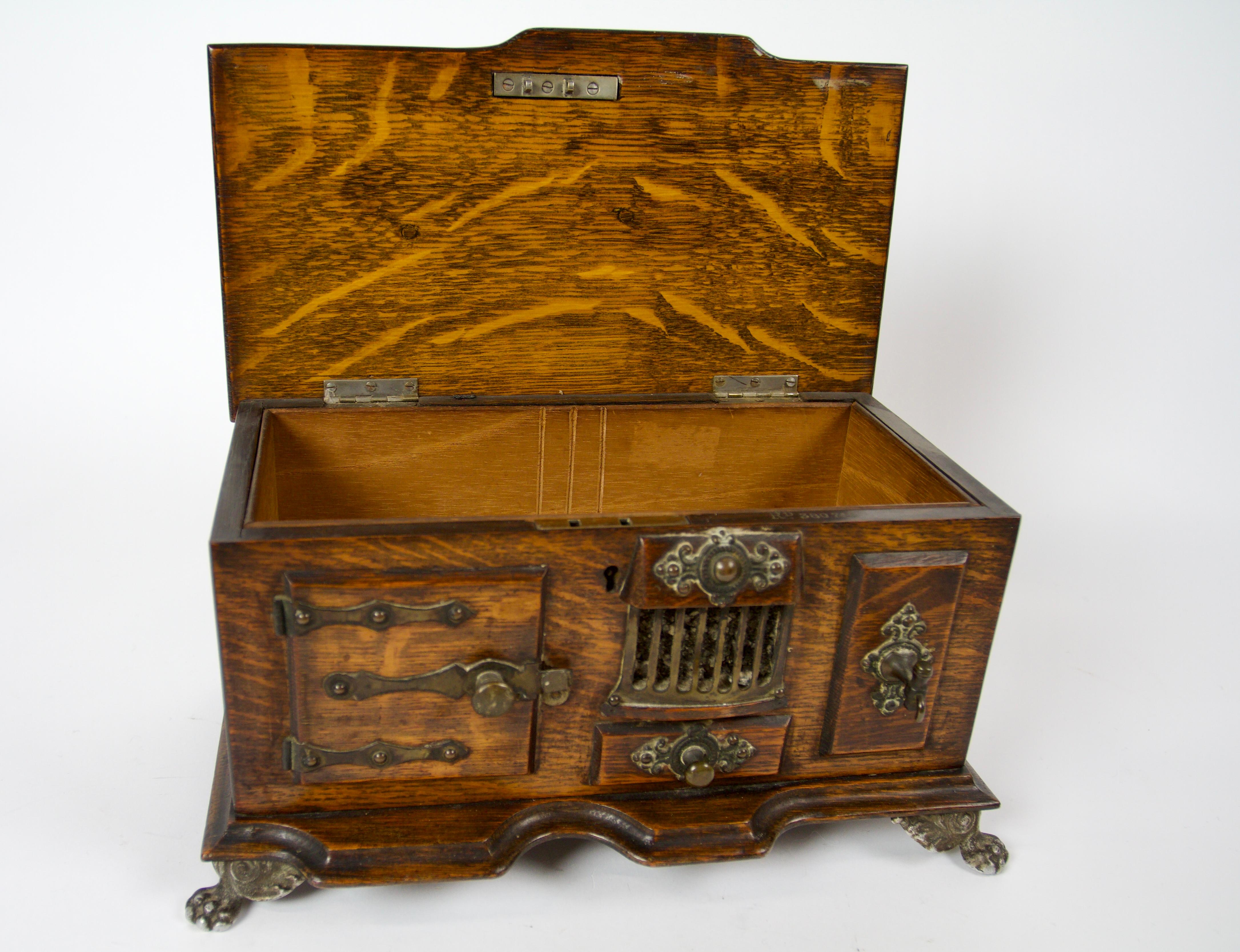 British Fine Victorian oak & carved oven range cigar box For Sale