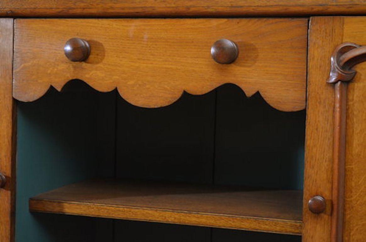 Mid-19th Century Fine Victorian Oak Dresser For Sale