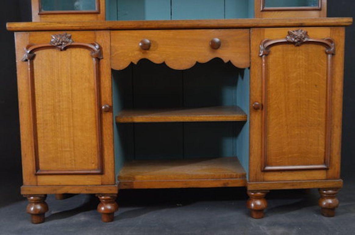 Metà XIX secolo Elegante comò vittoriano in Oak in vendita