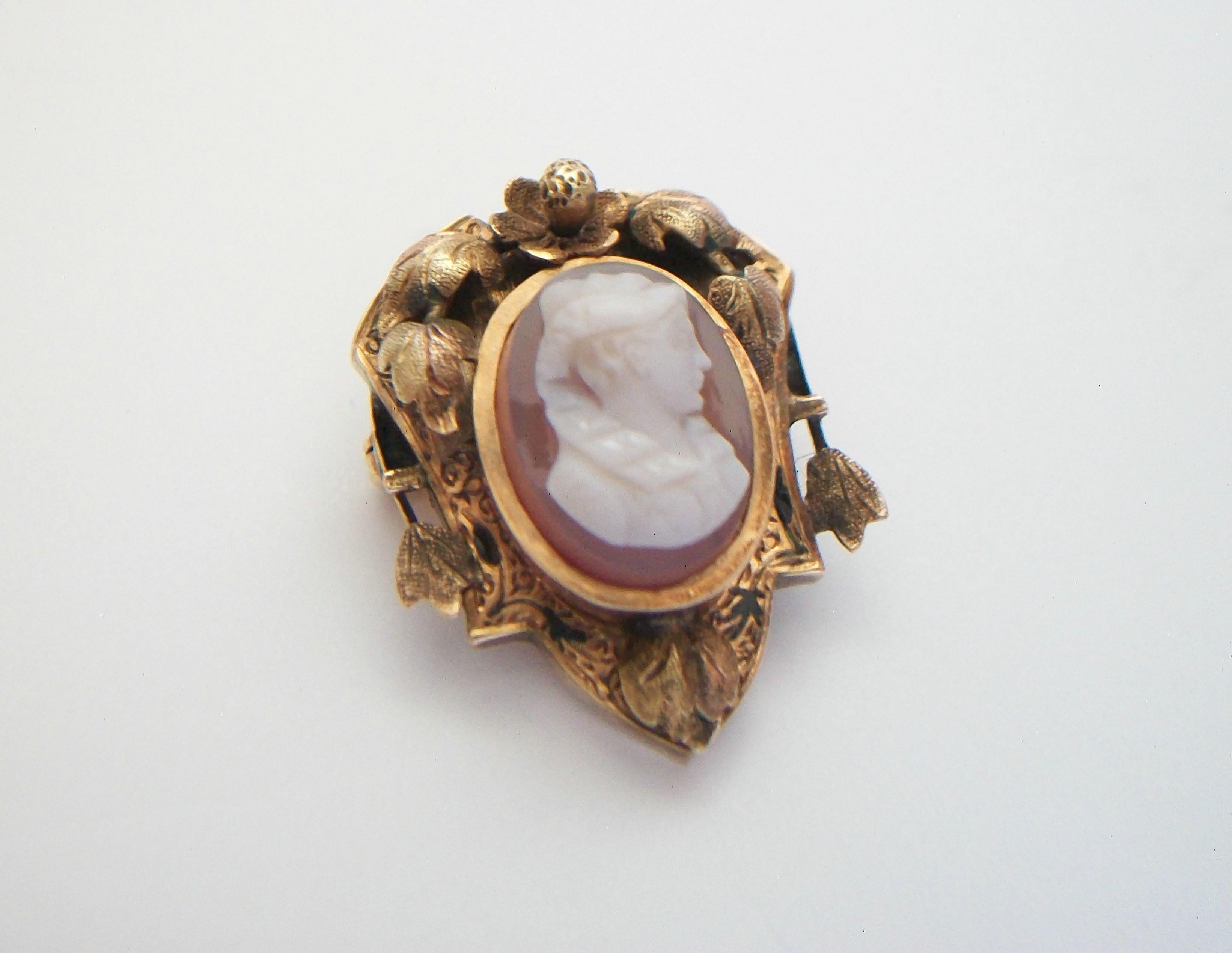 Fine Victorian Sardonyx Cameo Set in 10k Yellow Gold Frame, U.K, circa 1900 In Good Condition For Sale In Chatham, CA
