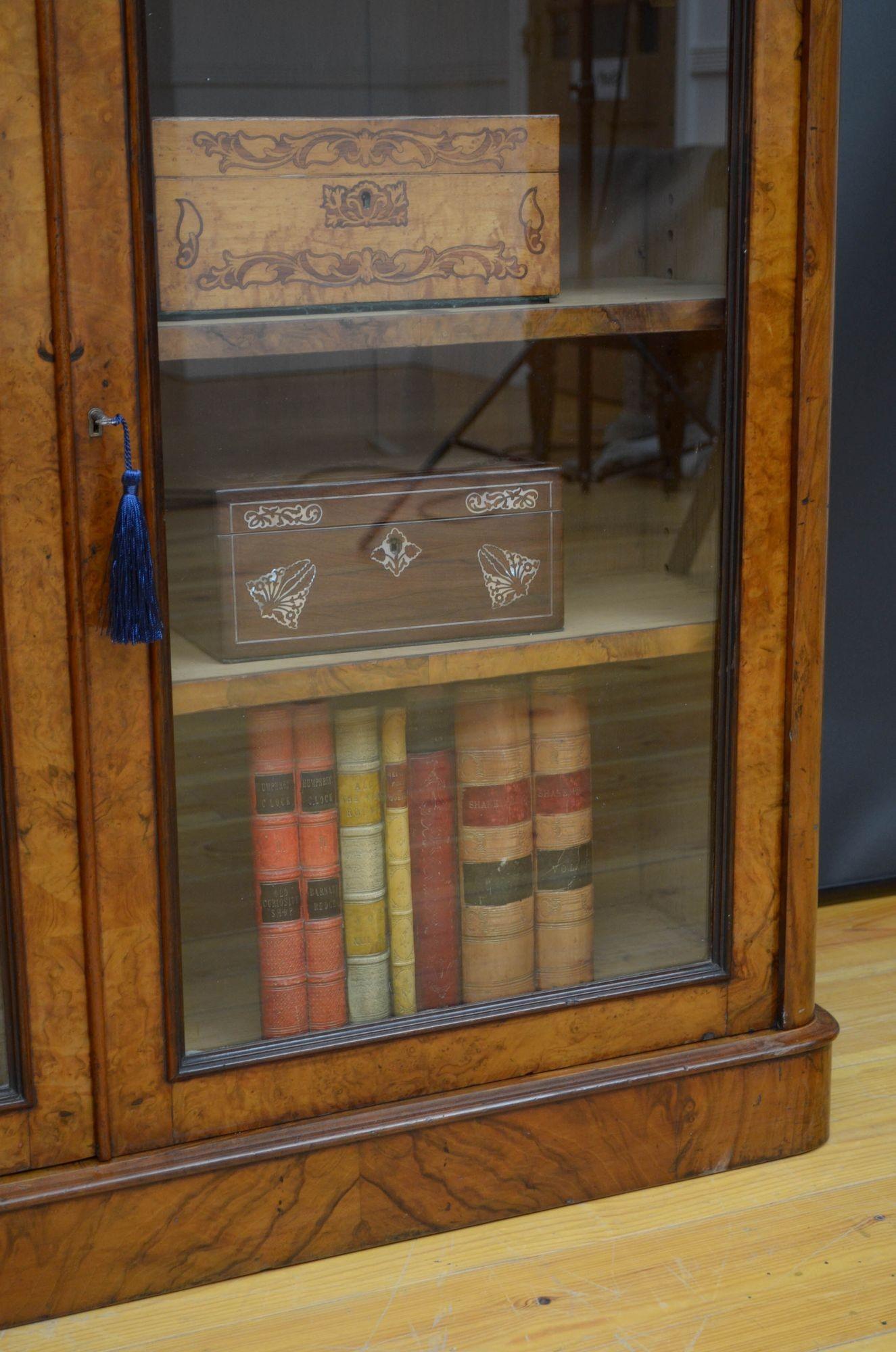 Fine Victorian Walnut Glazed Bookcase 6