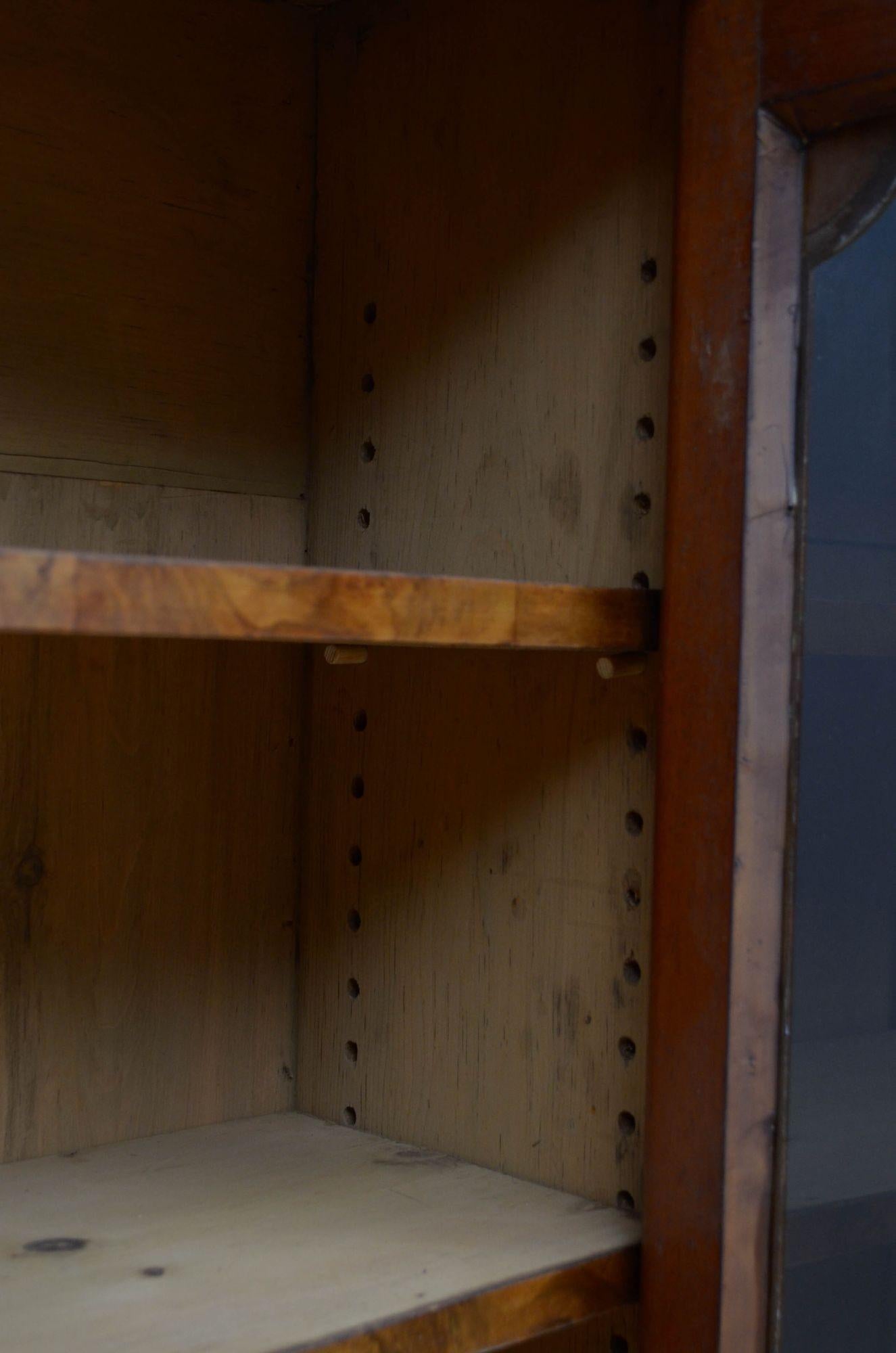 Fine Victorian Walnut Glazed Bookcase 8