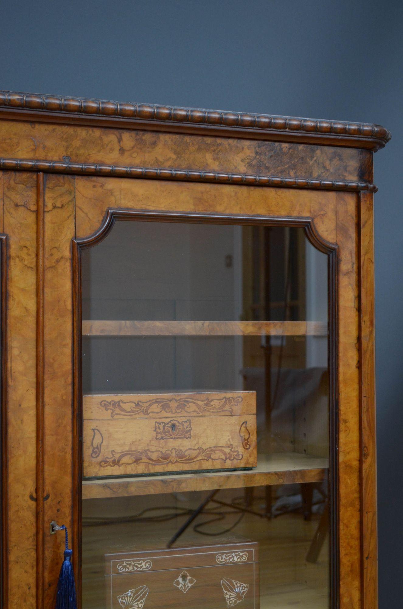 Fine Victorian Walnut Glazed Bookcase 5