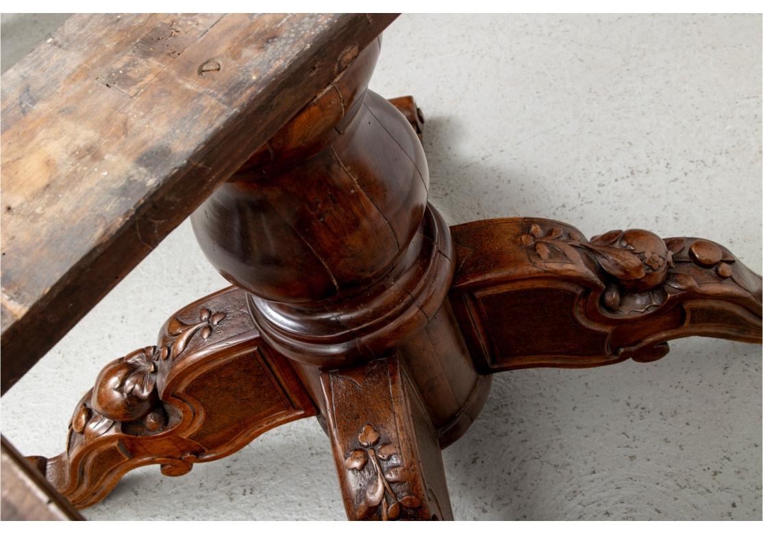 Fine Victorian Walnut Single Pedestal Dining Extension Table for Restoration For Sale 10