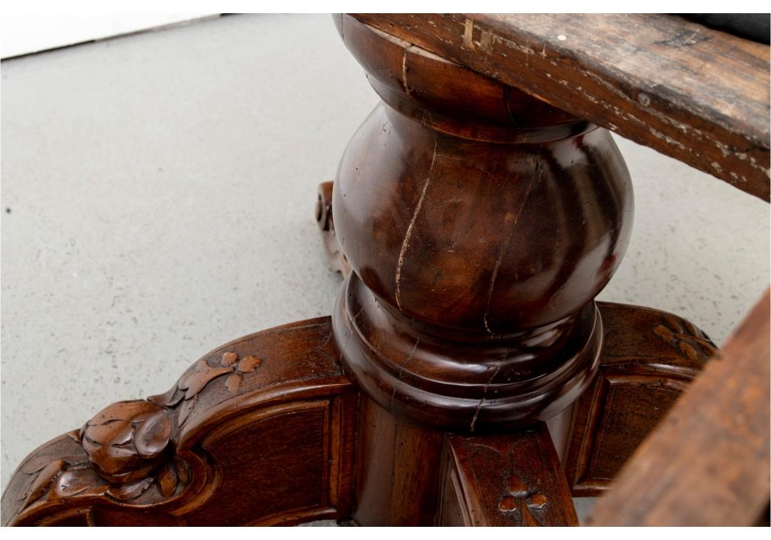 Fine Victorian Walnut Single Pedestal Dining Extension Table for Restoration For Sale 13