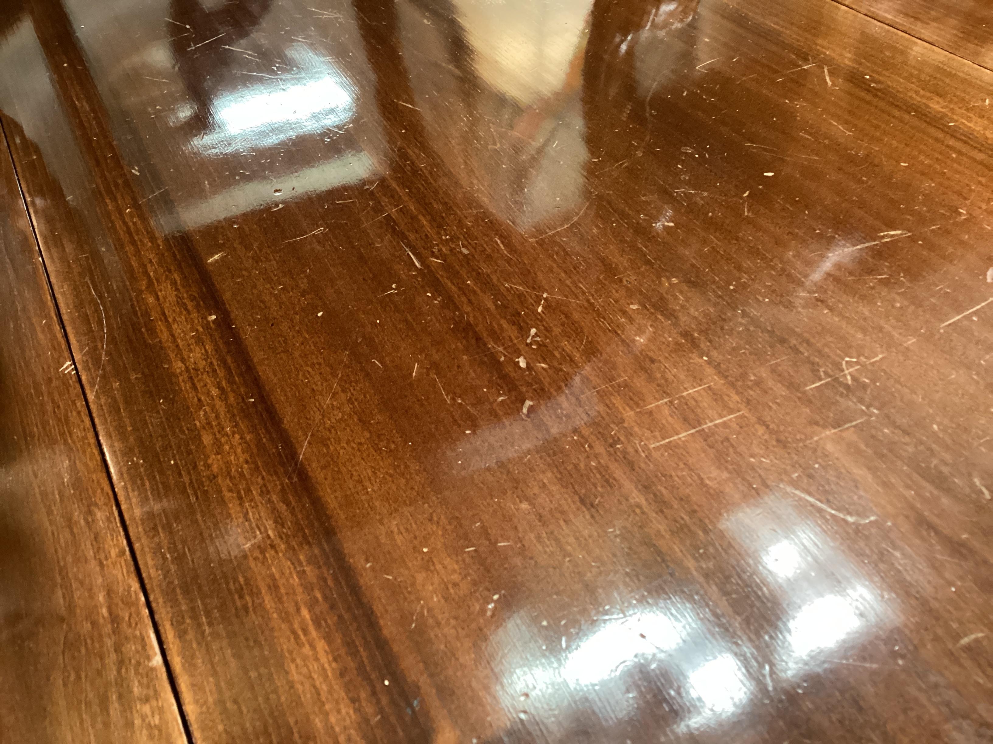 Fine Victorian Walnut Single Pedestal Dining Extension Table for Restoration For Sale 15