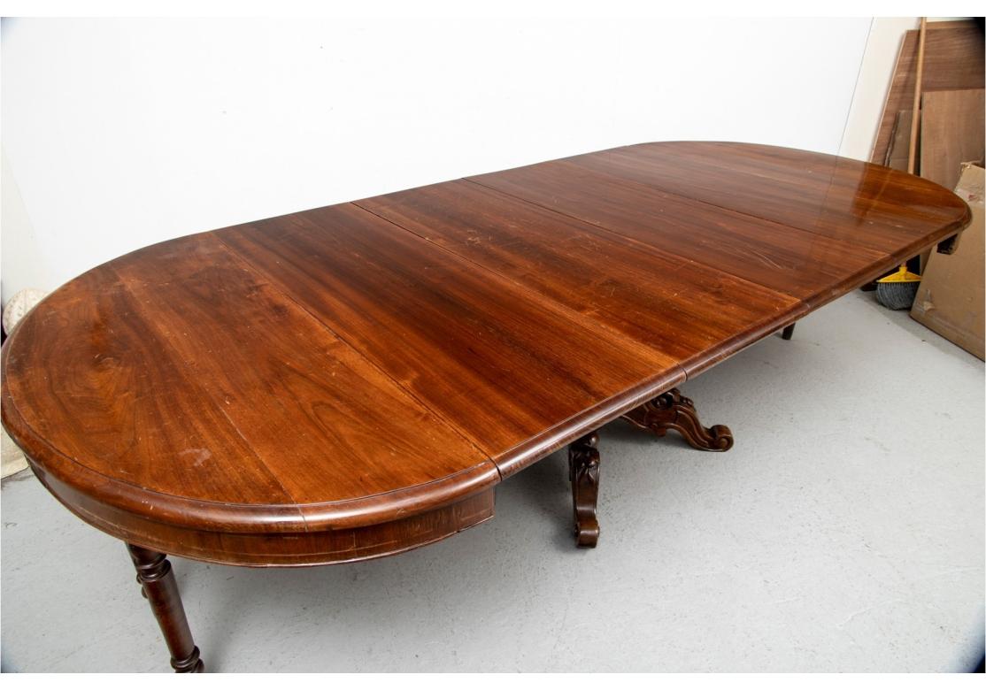 Fine Victorian Walnut Single Pedestal Dining Extension Table for Restoration In Distressed Condition For Sale In Bridgeport, CT