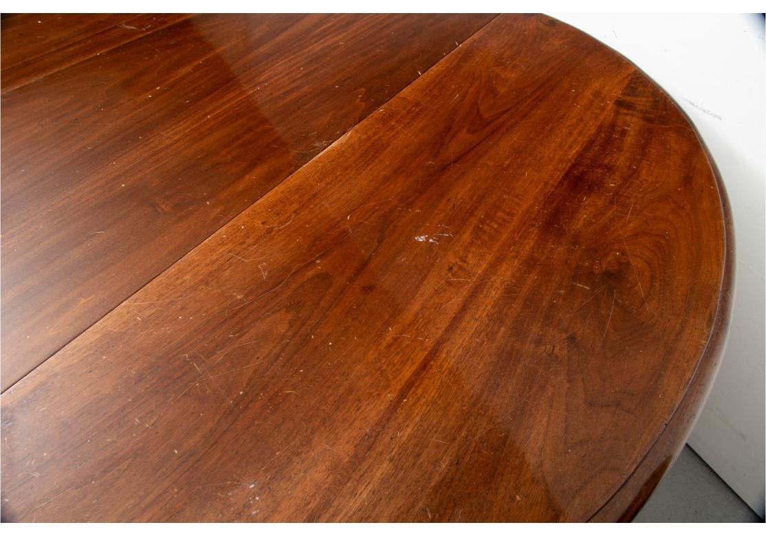 Fine Victorian Walnut Single Pedestal Dining Extension Table for Restoration For Sale 3