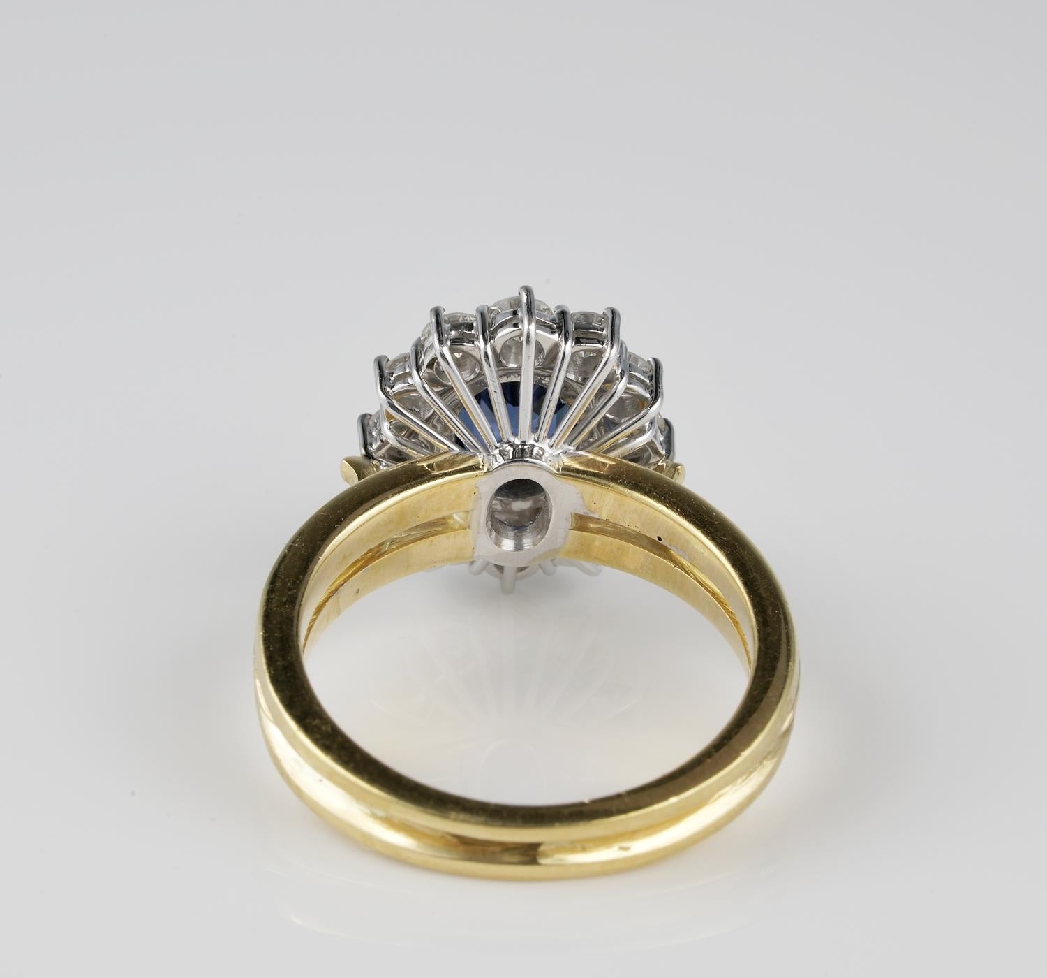 Fine Vintage 1.20 Natural Sapphire 1.0 G VVS Diamond Cluster Ring For Sale 1