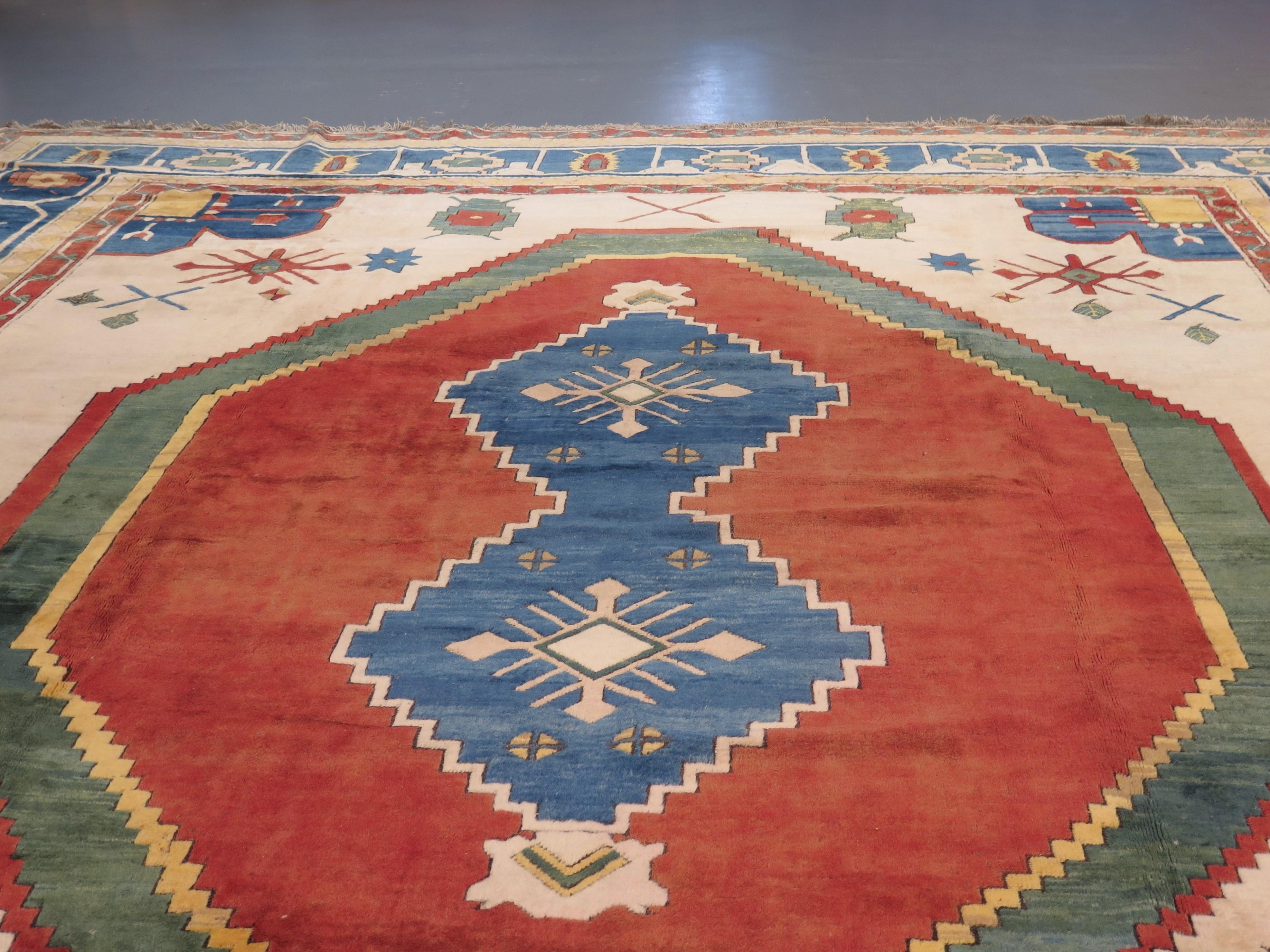 Heriz Serapi Fine Vintage Anatolian Carpet, in Serapi Style For Sale