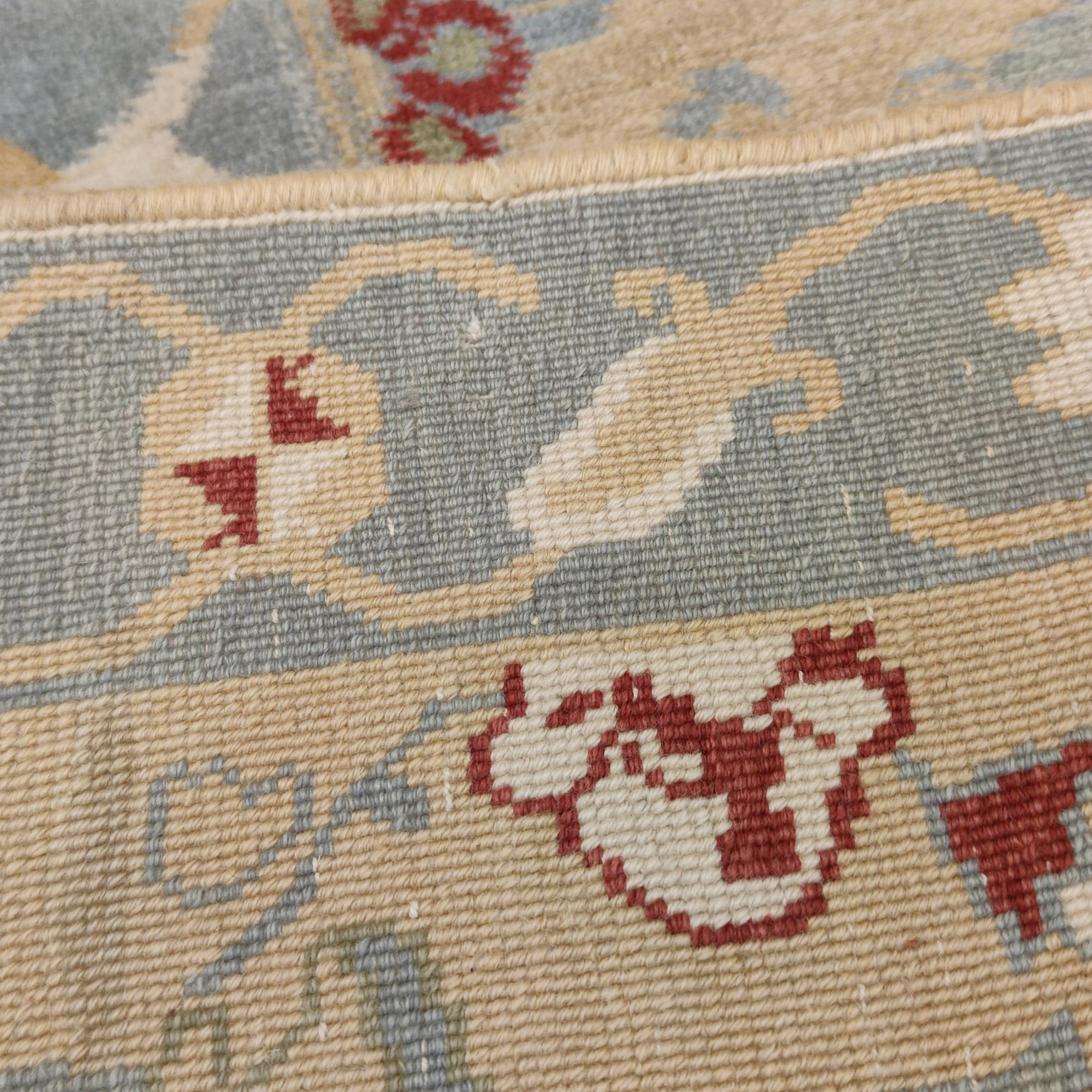 Burgunderroter Agra-Teppich im Vintage-Stil mit verschnörkelten Blättern und Palmetten im Angebot 3