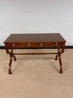 Magnifique bureau ancien en orme noueux de la marque Baker