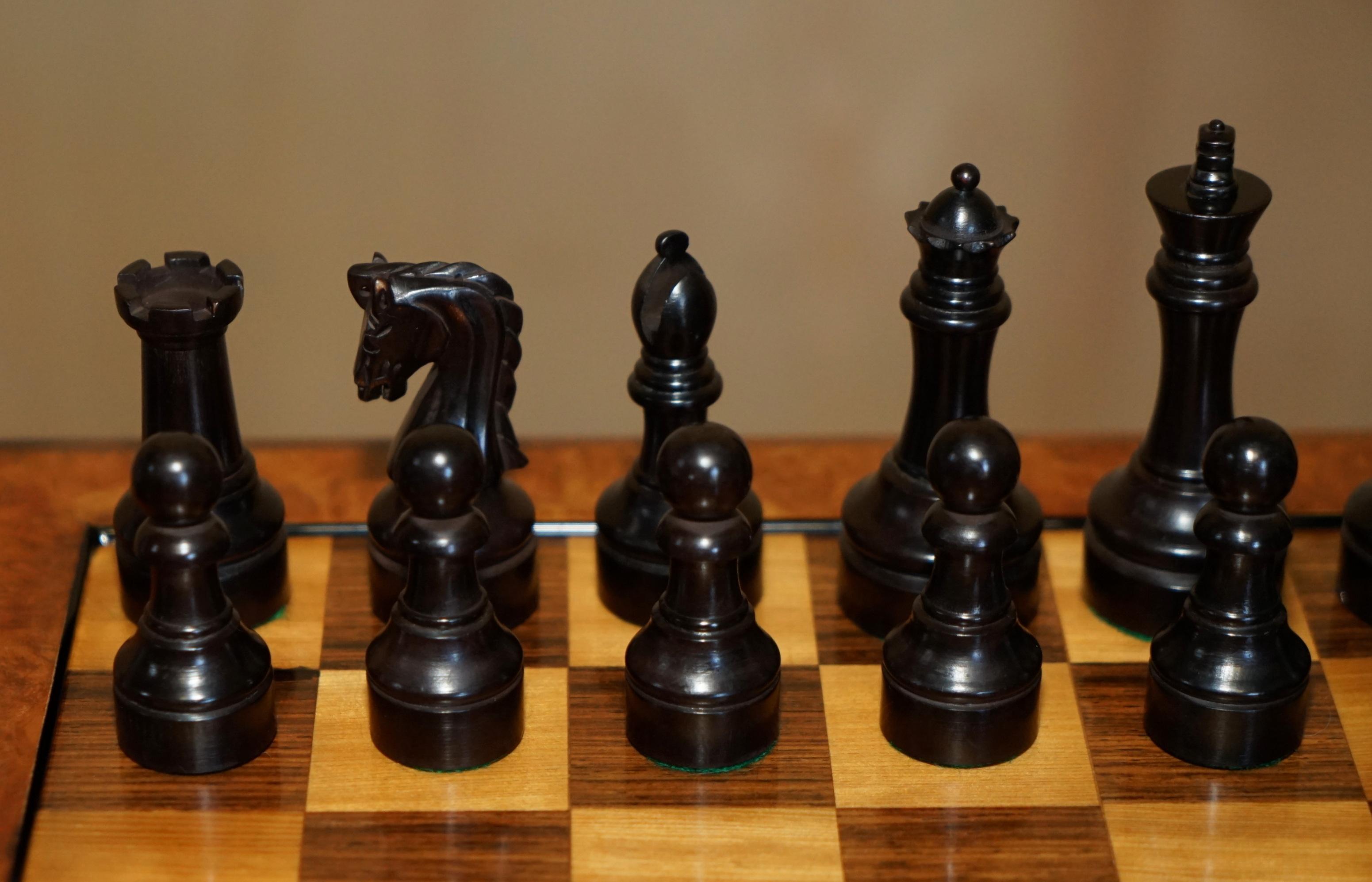 FINE VINTAGE BURR WALNUT VELVET DRAWER CHESSBOARD & MATCHiNG STAUNTON CHESS SET in vendita 7