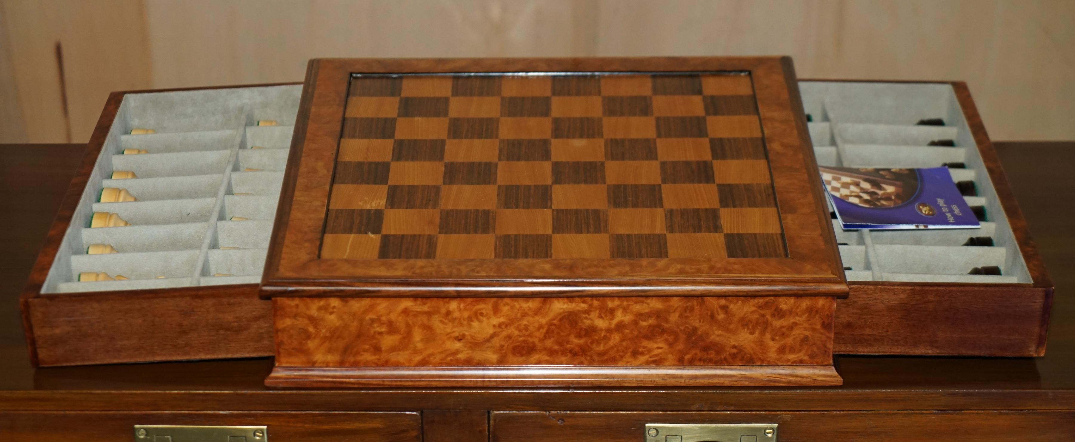 FINE VINTAGE BURR WALNUT VELVET DRAWER CHESSBOARD & MATCHiNG STAUNTON CHESS SET in vendita 9