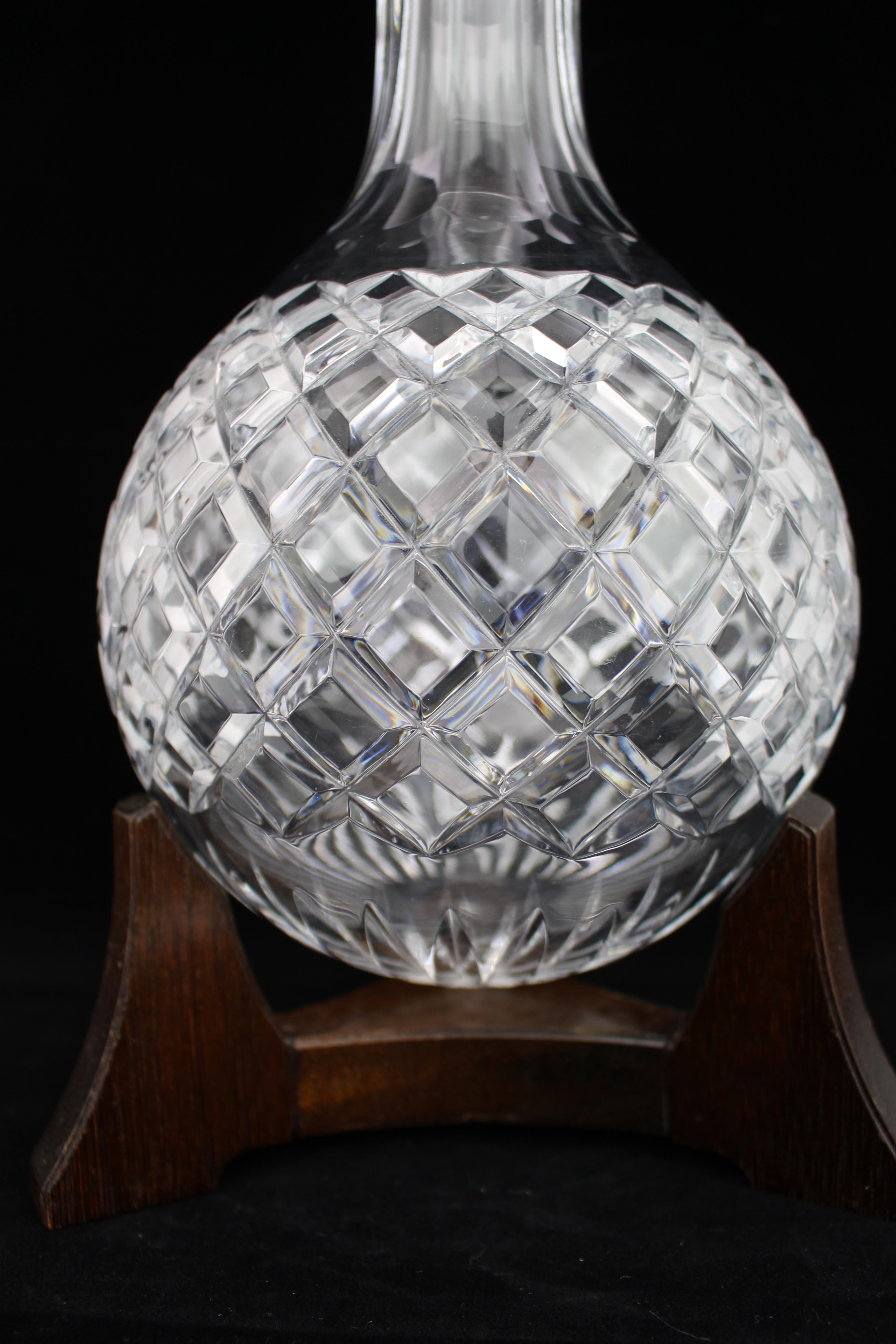 Fine Vintage Crystal Hogget Decanter on Stand In Good Condition For Sale In Worcester, GB