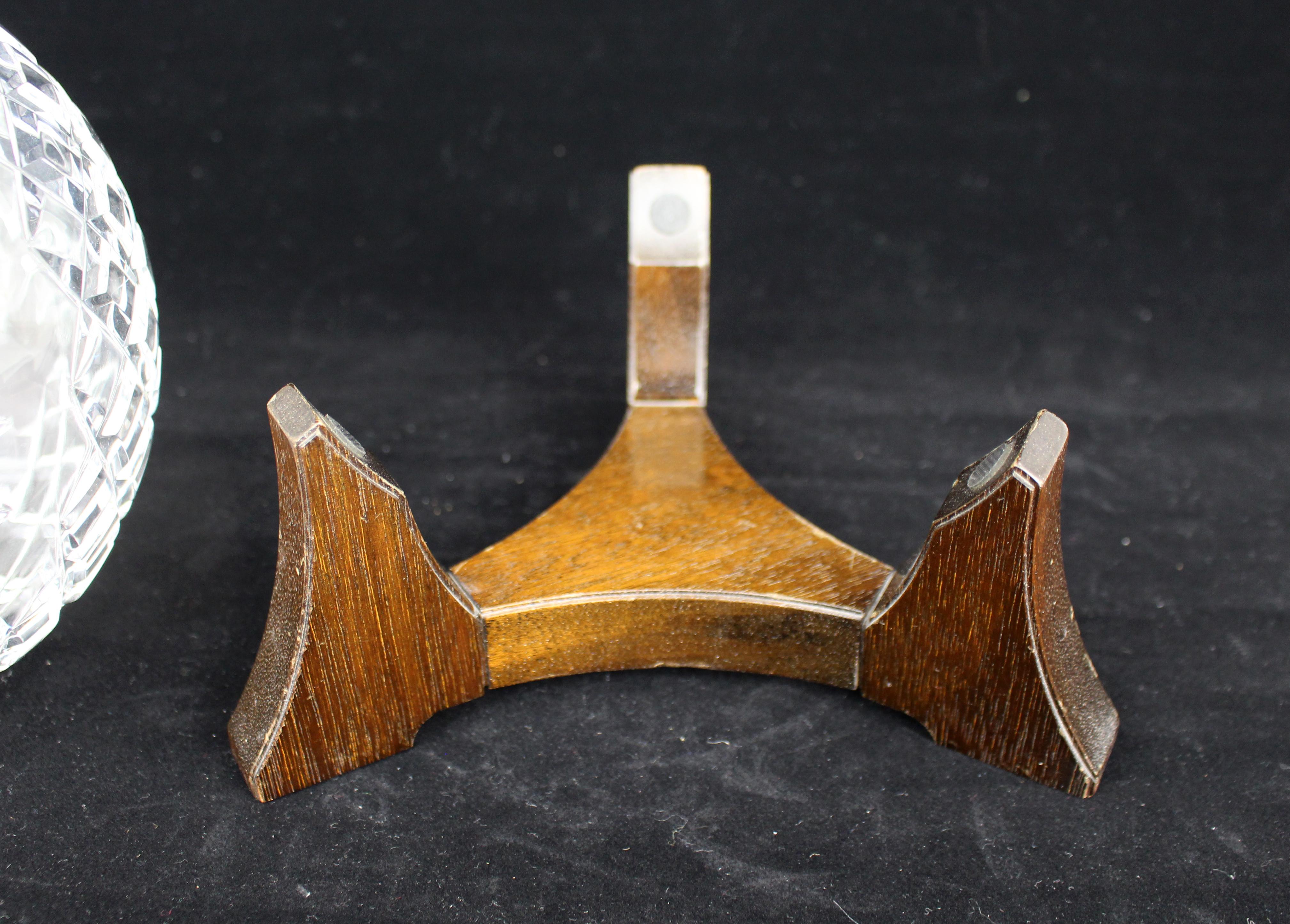 Fine Vintage Crystal Hogget Decanter on Stand For Sale 3