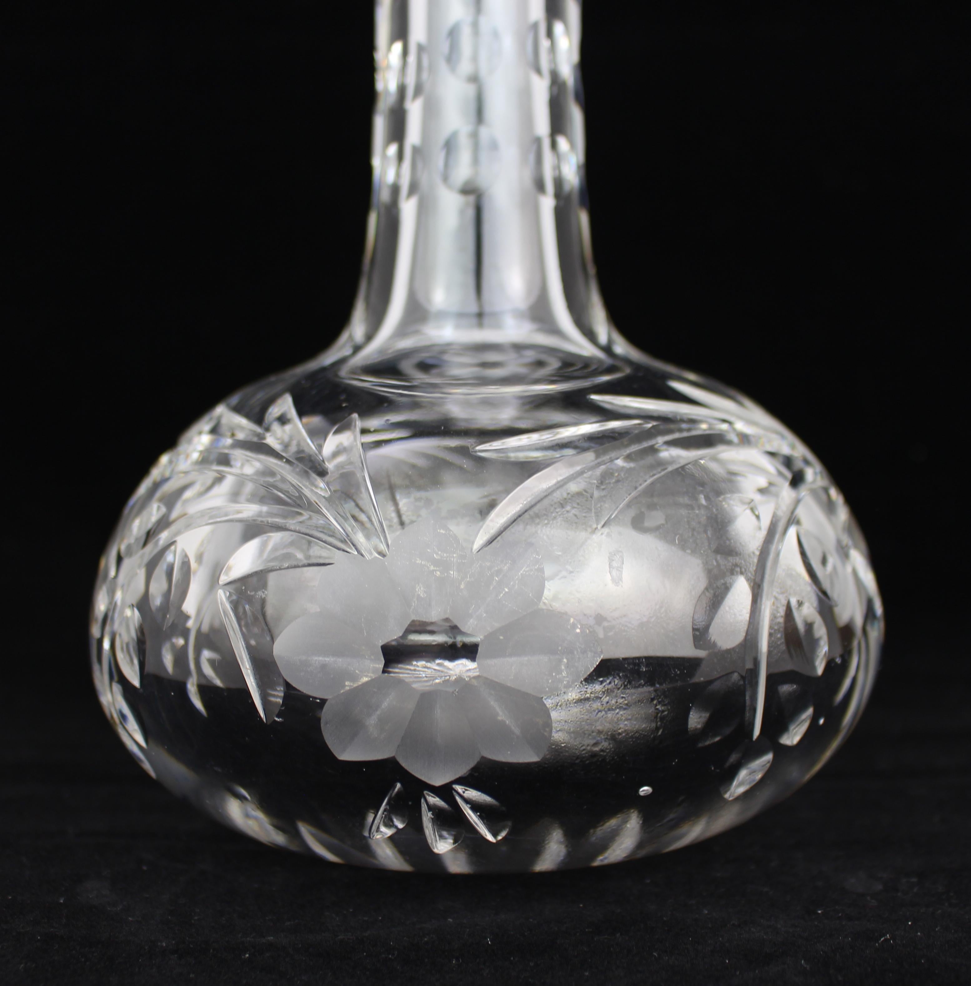 20ième siècle Carafe à boire en cristal taillé de style Vintage en vente