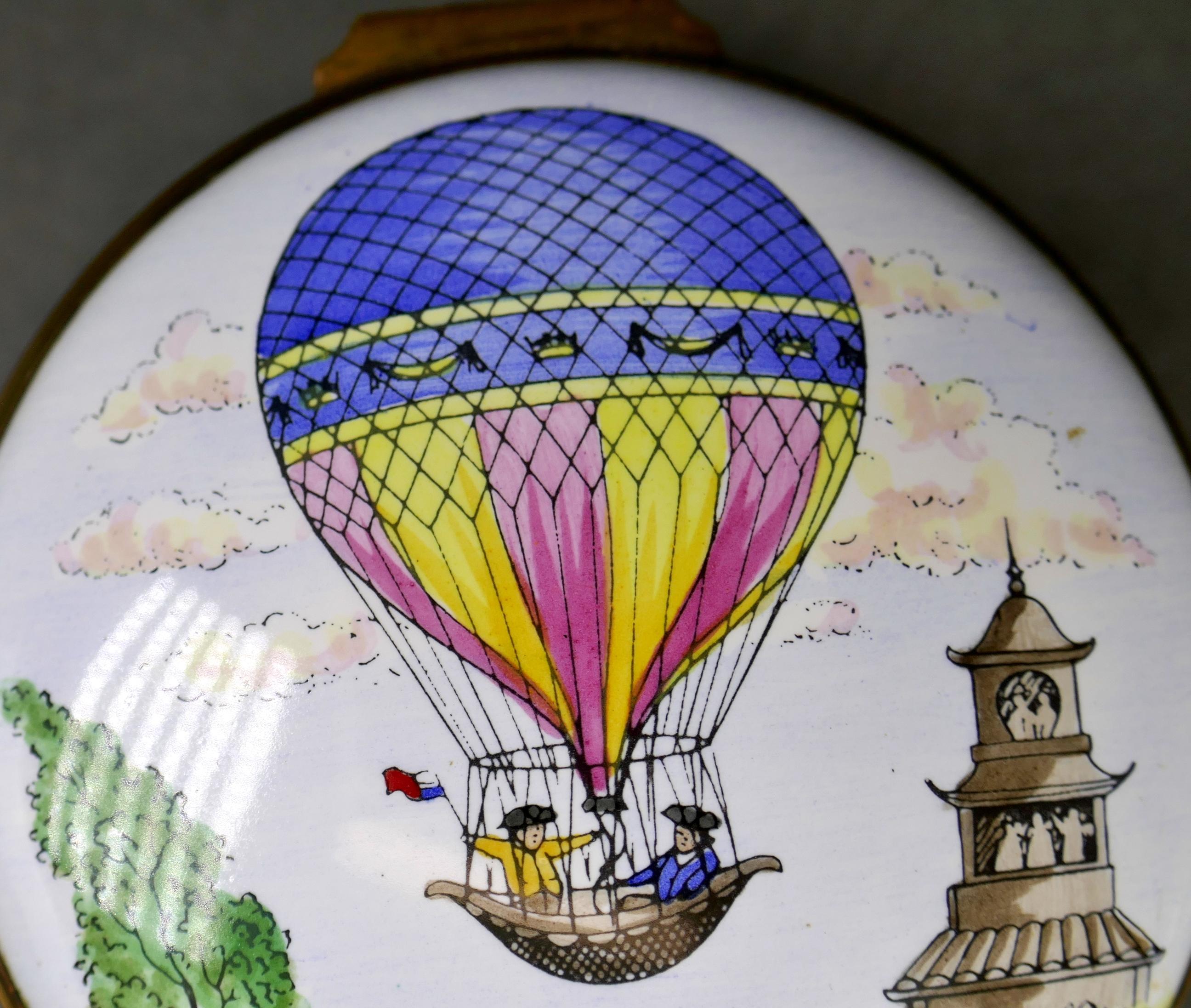 Victorien Boîte en émail de Bilston Battersea, scène victorienne de montgolfière en vente